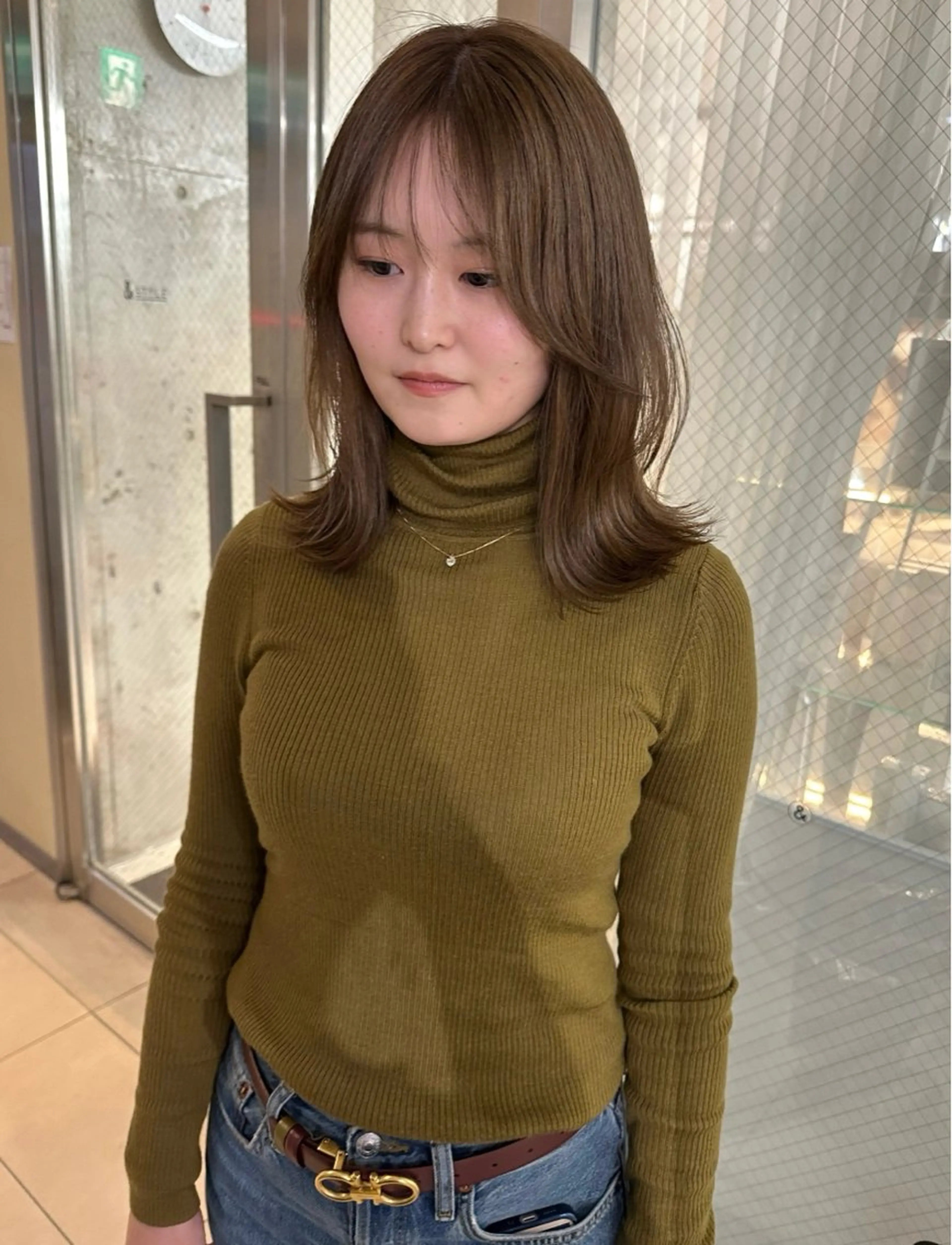 ミディアム KAORU オリーブカラーのヘアスタイル