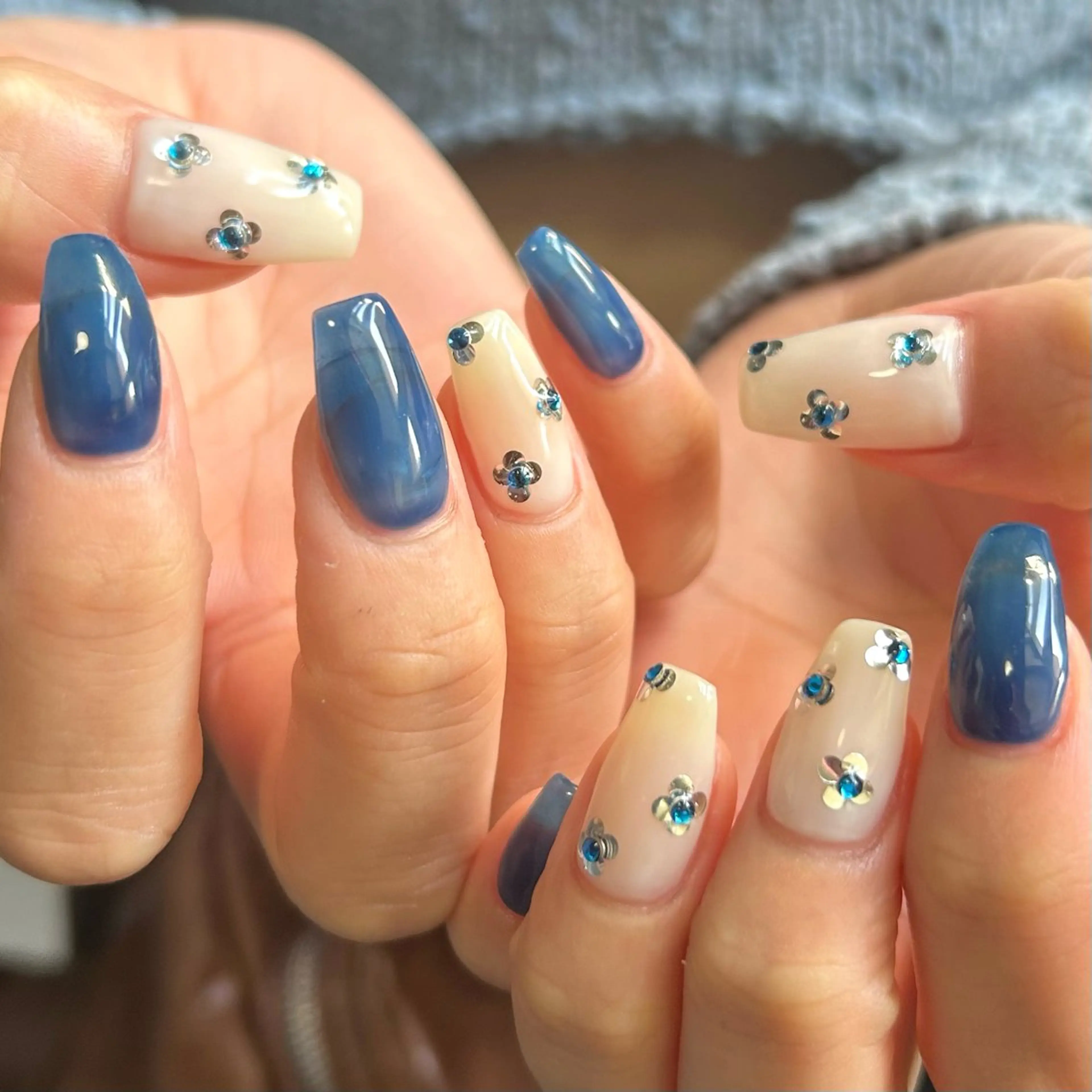 ネイル フラワーネイル ホログラムネイル shine'an fuka🌿🫧のネイルデザイン