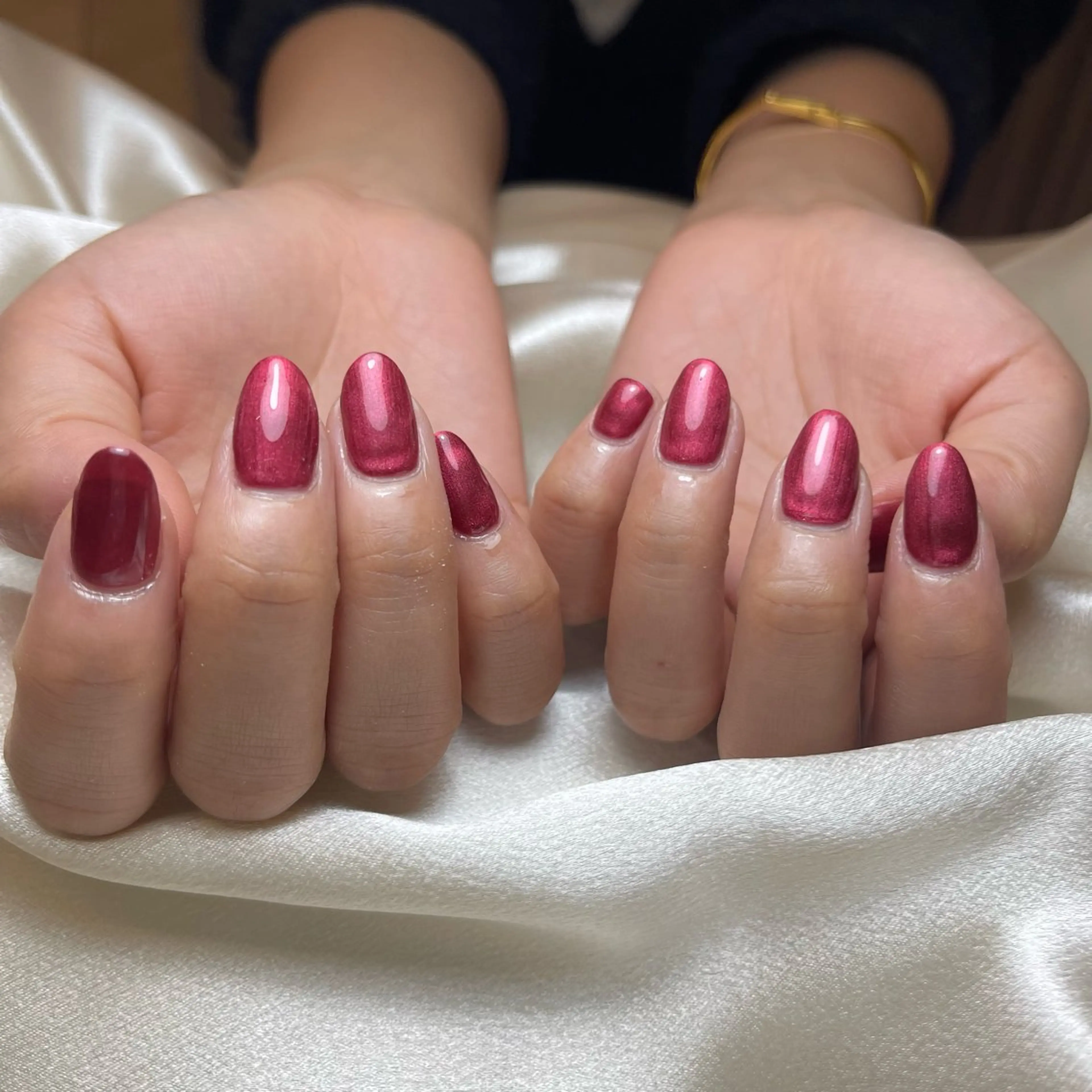 ネイル 赤色 🧁fein. nana🩵のネイルデザイン