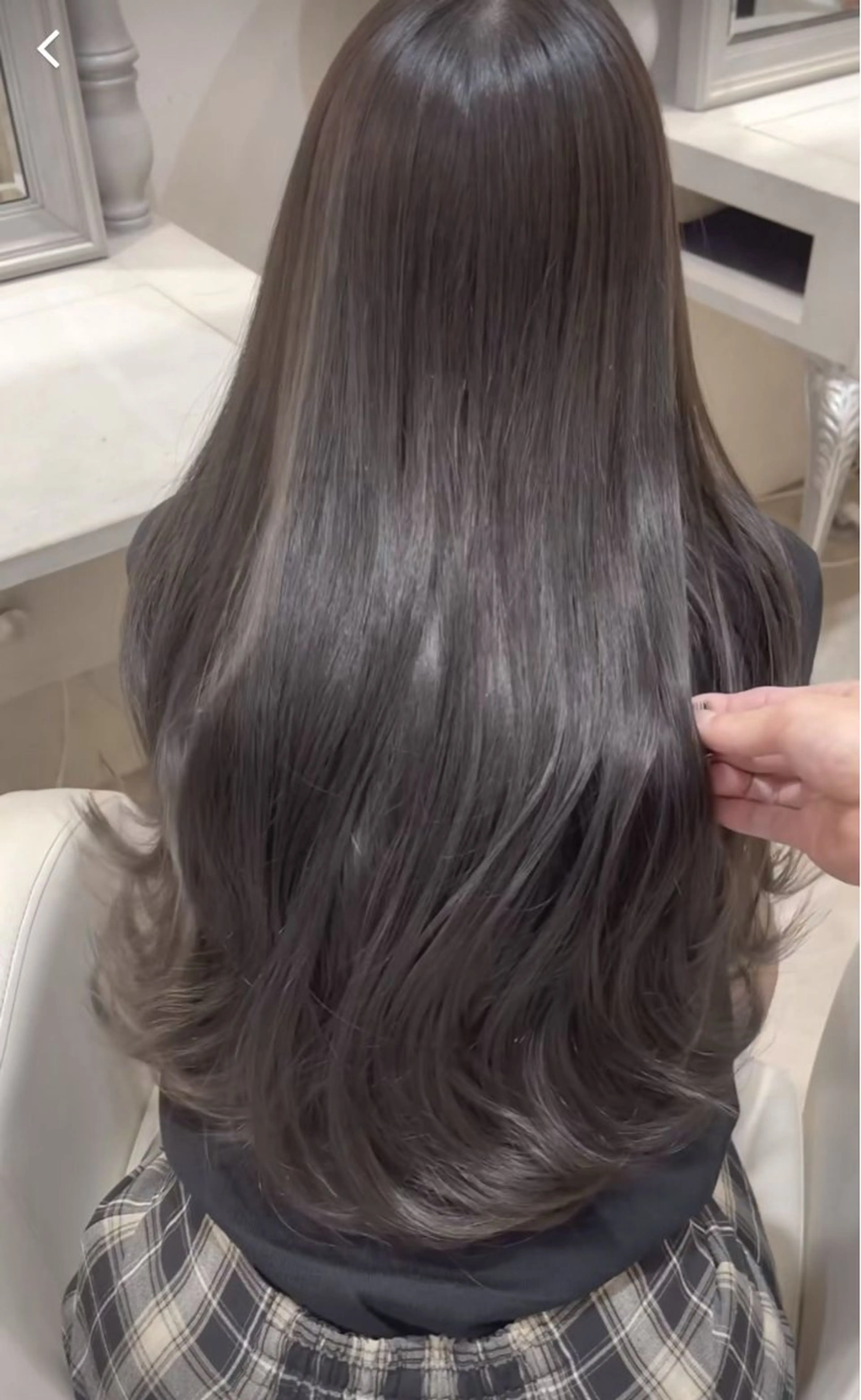 ロング カラー 西山 夢月のヘアスタイル