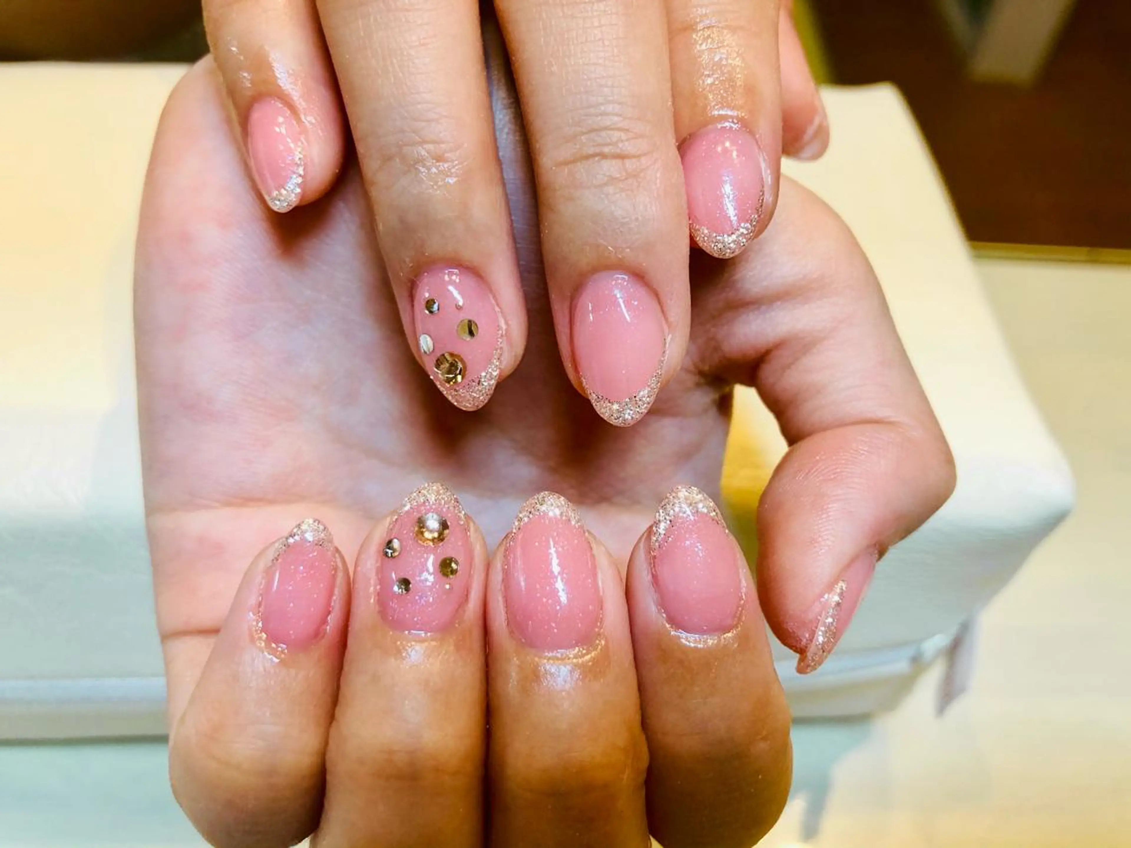 ネイル フレンチネイル キラキラネイル ラメ(グリッター) ワンカラーネイル ピンク 🌿Nnail🌿 プライベートサロンのネイルデザイン