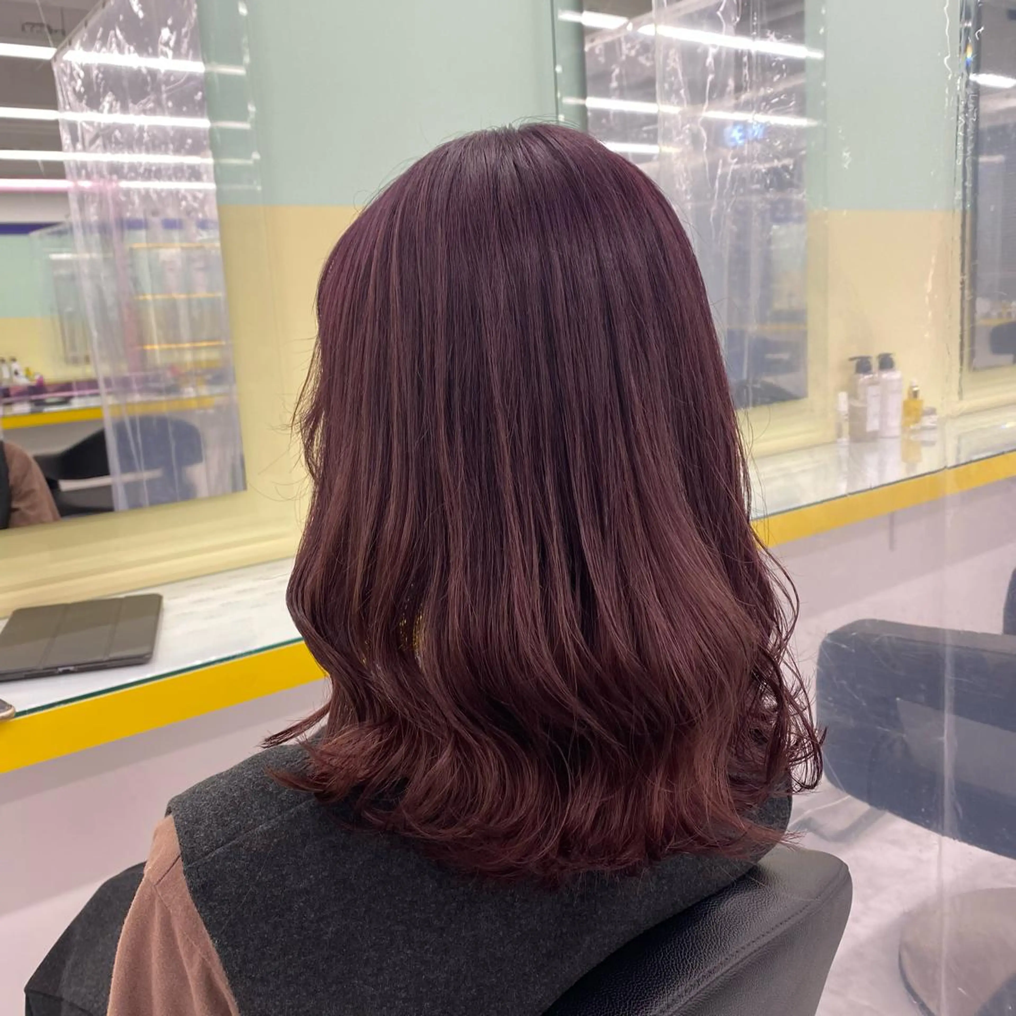 セミロング カラー ヘアアレンジ ヘアカラー トリートメント mai🍑暖色カラー /レイヤー💖のヘアスタイル