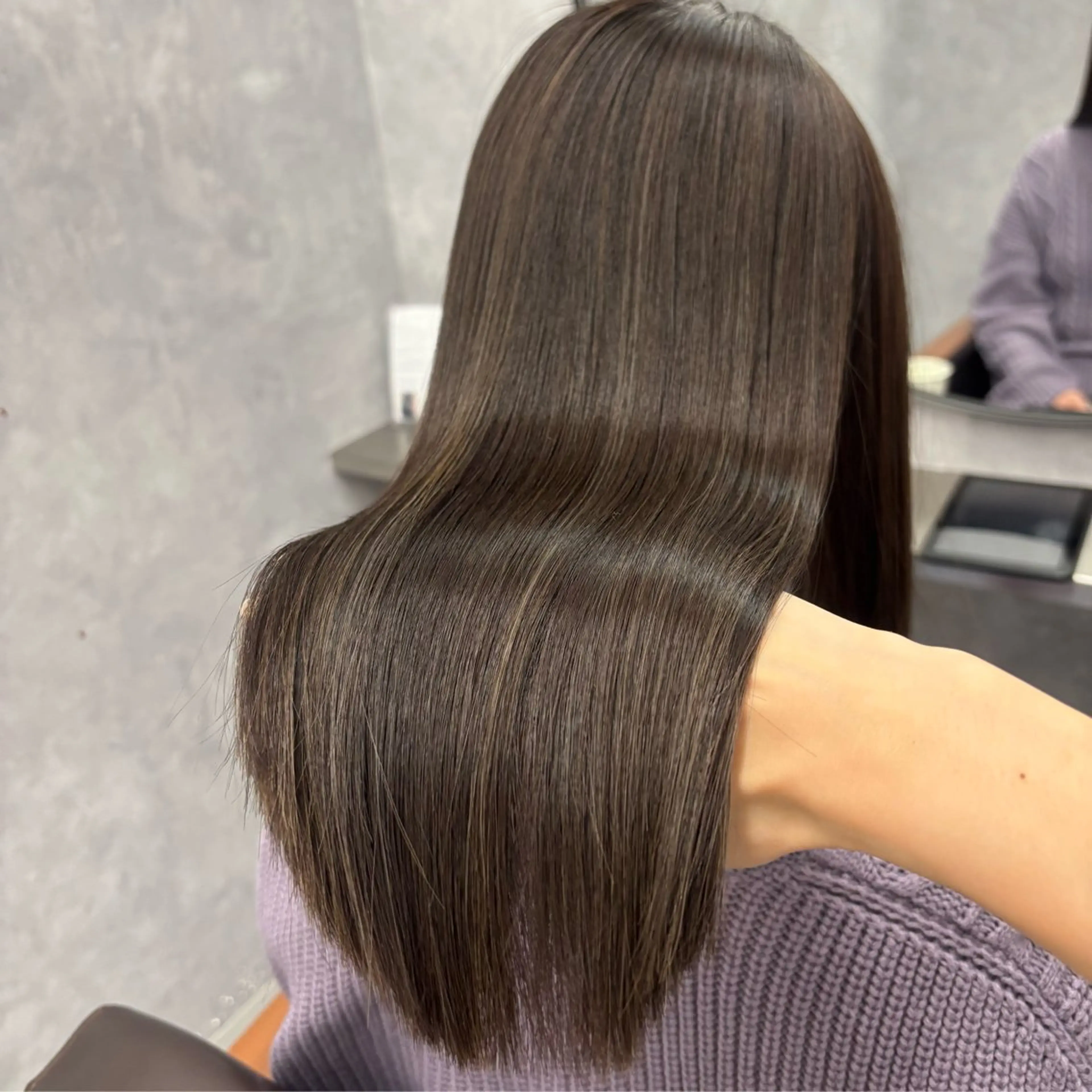 セミロング カラー NUMBER_ ユイナのヘアスタイル