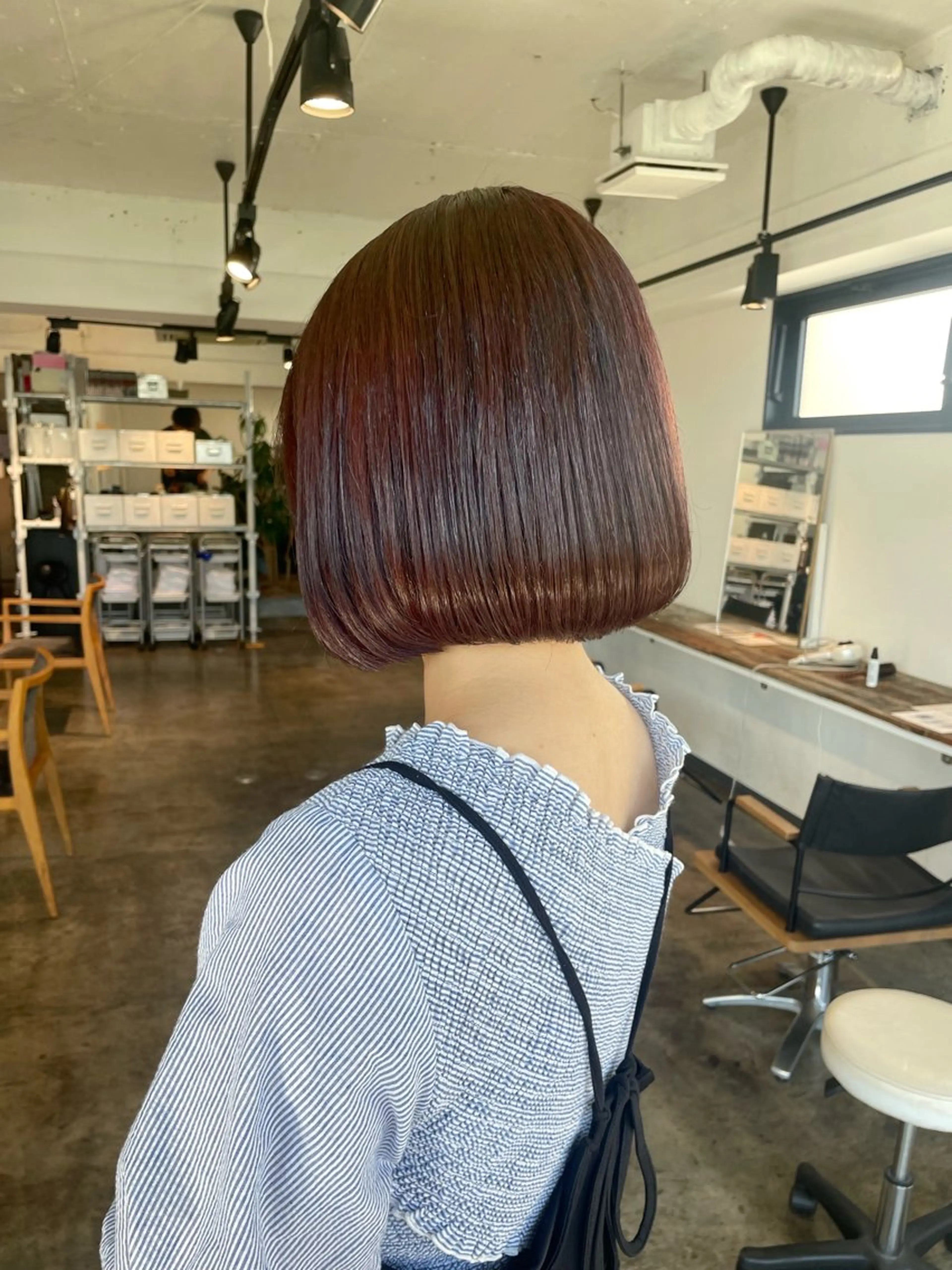 ミディアム カラー ブリーチ ボルドーカラー ブラウンカラー ブリーチなしカラー レッドカラー 暖色カラー🍒 ケアブリーチ/akiのヘアスタイル