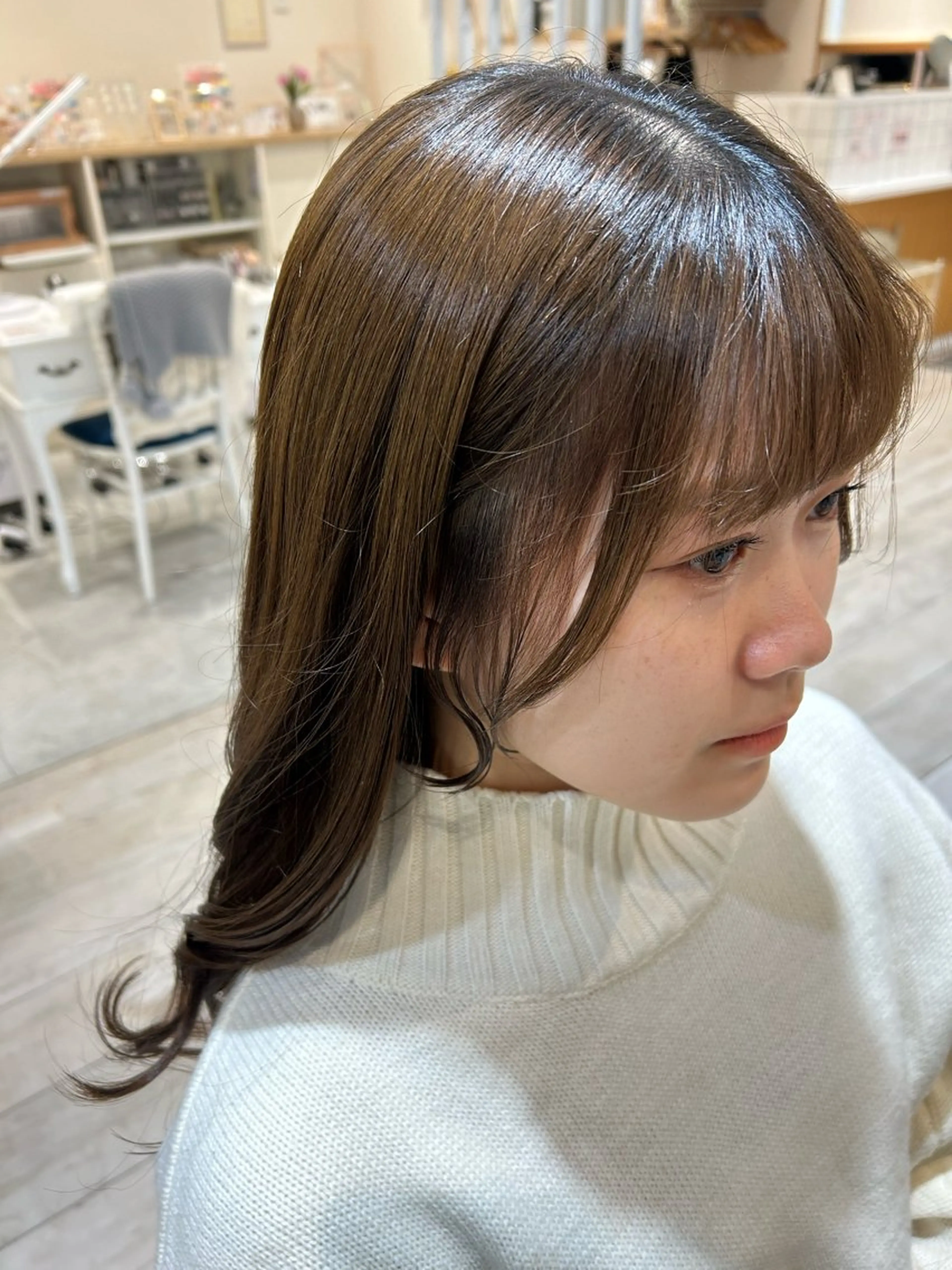 セミロング 顔周りカット 大川 夏実のヘアスタイル