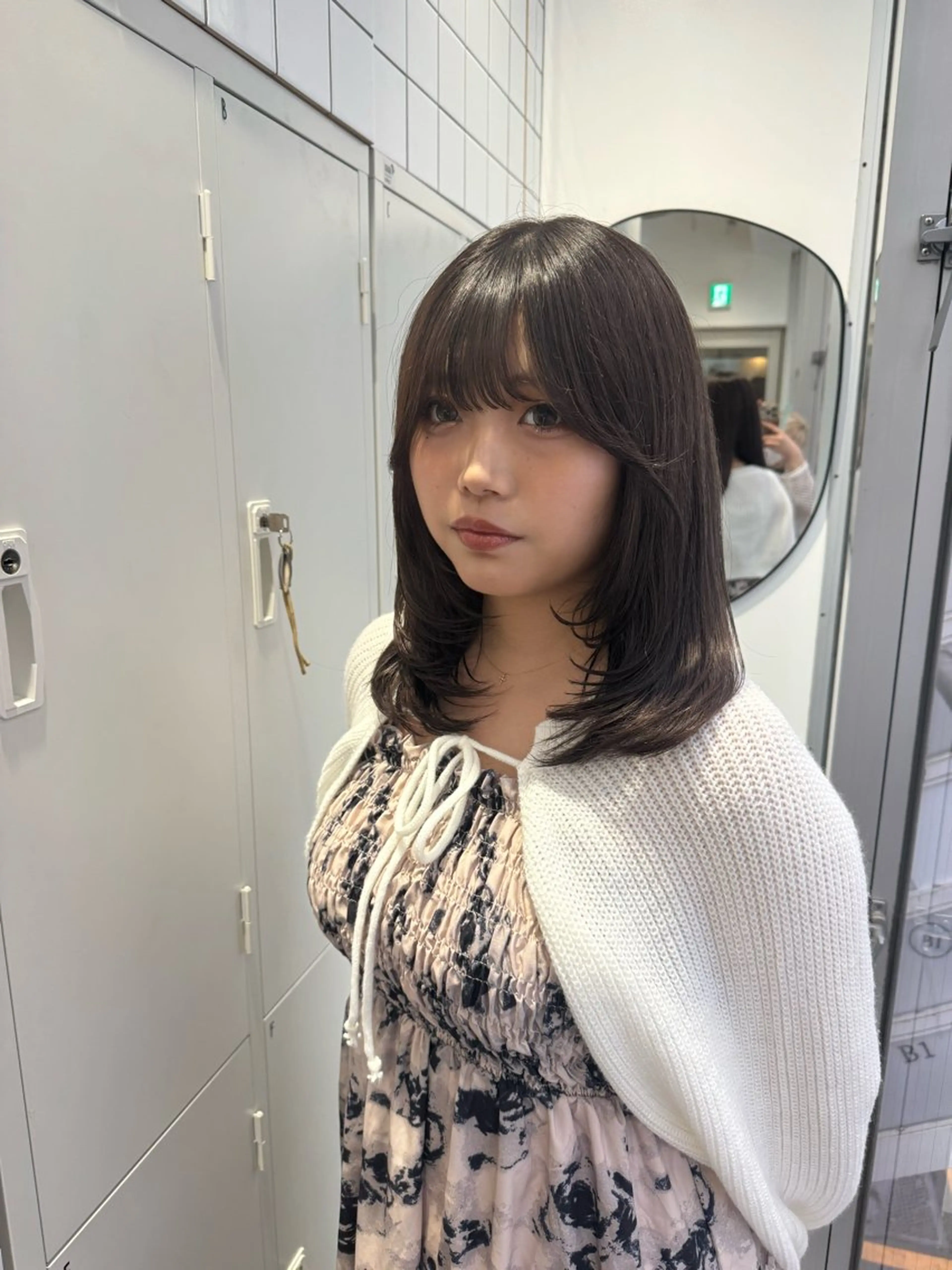 ミディアム カラー ブリーチ 透明感カラー 新宿 似合わせカラー HINAのヘアスタイル