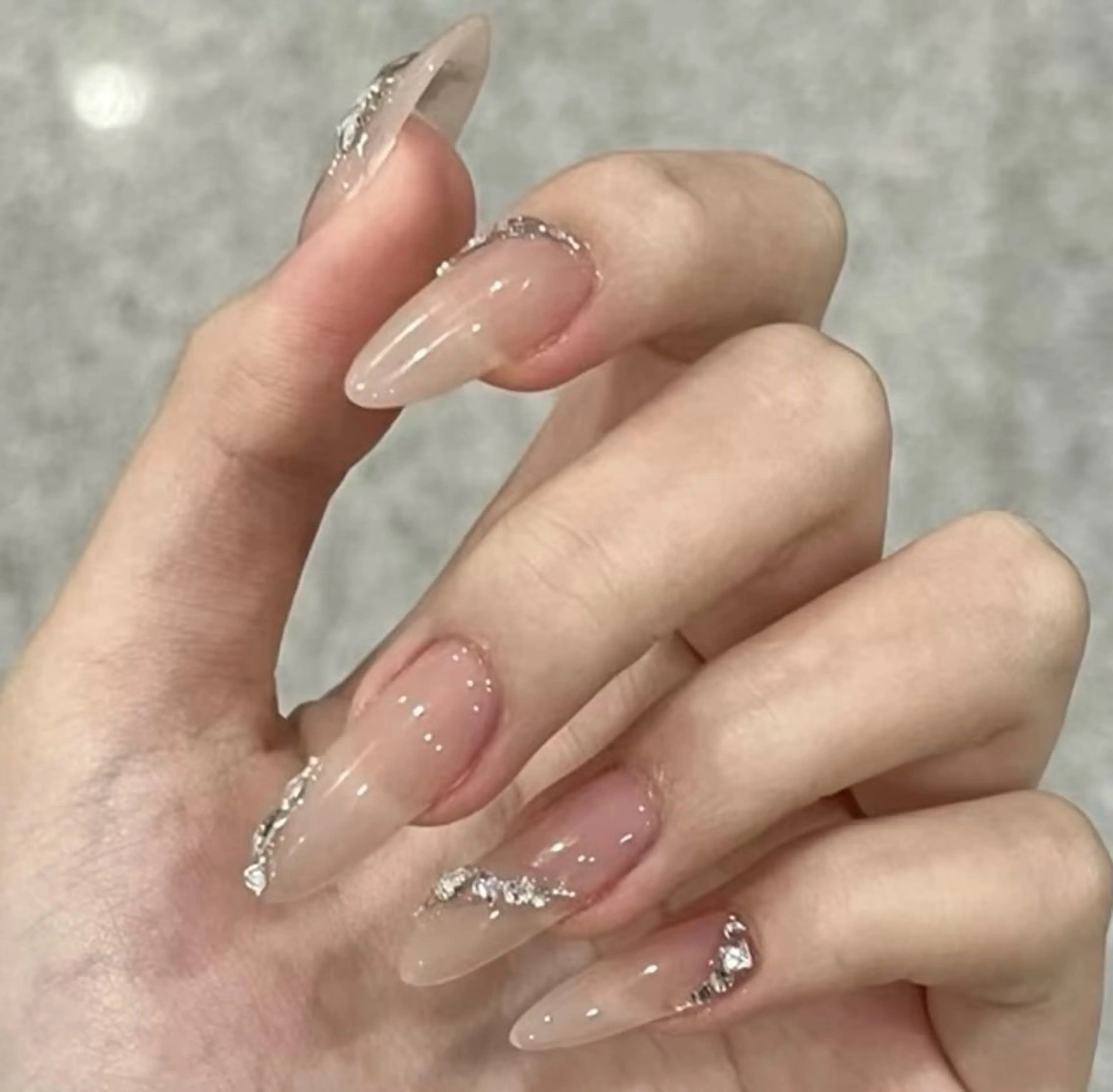 ネイル チークネイル 長さ出し フラワーネイル フレンチネイル ガーリー SunNail池袋駅 ワンホンネイルのネイルデザイン