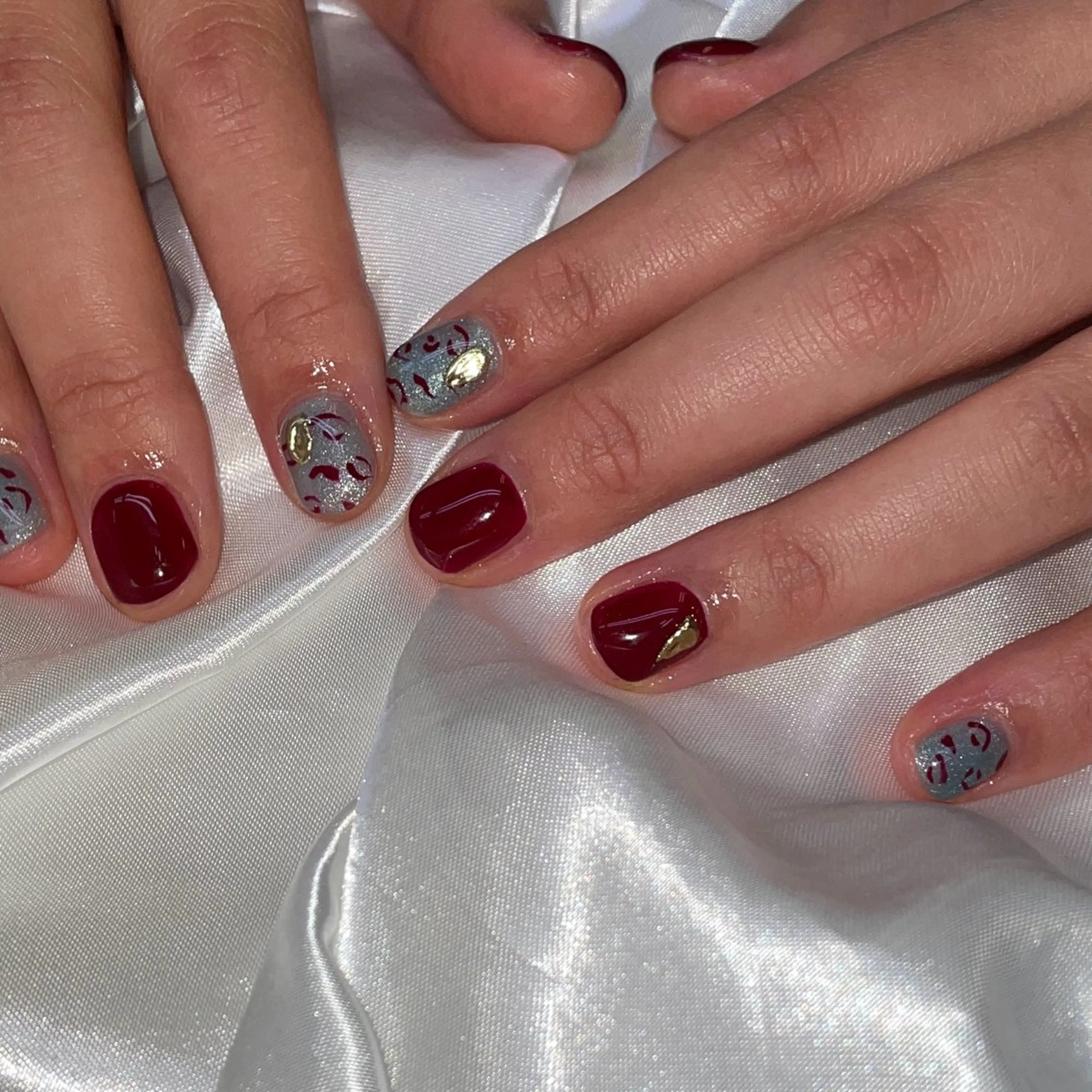 ネイル ブルー ボルドー 友井川 綾華のネイルデザイン