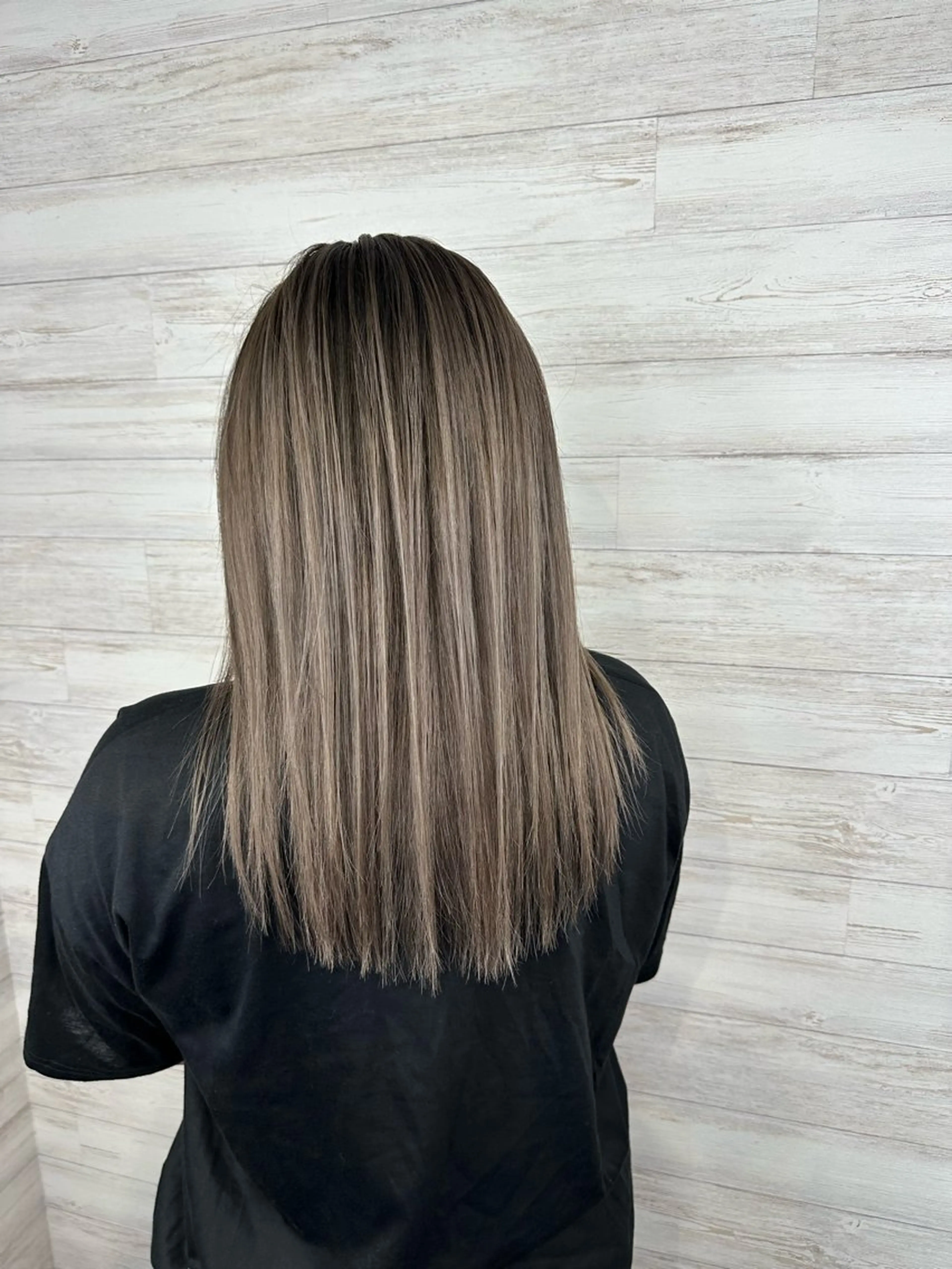 セミロング レイヤーカット AWANIKO 浦添店のヘアスタイル