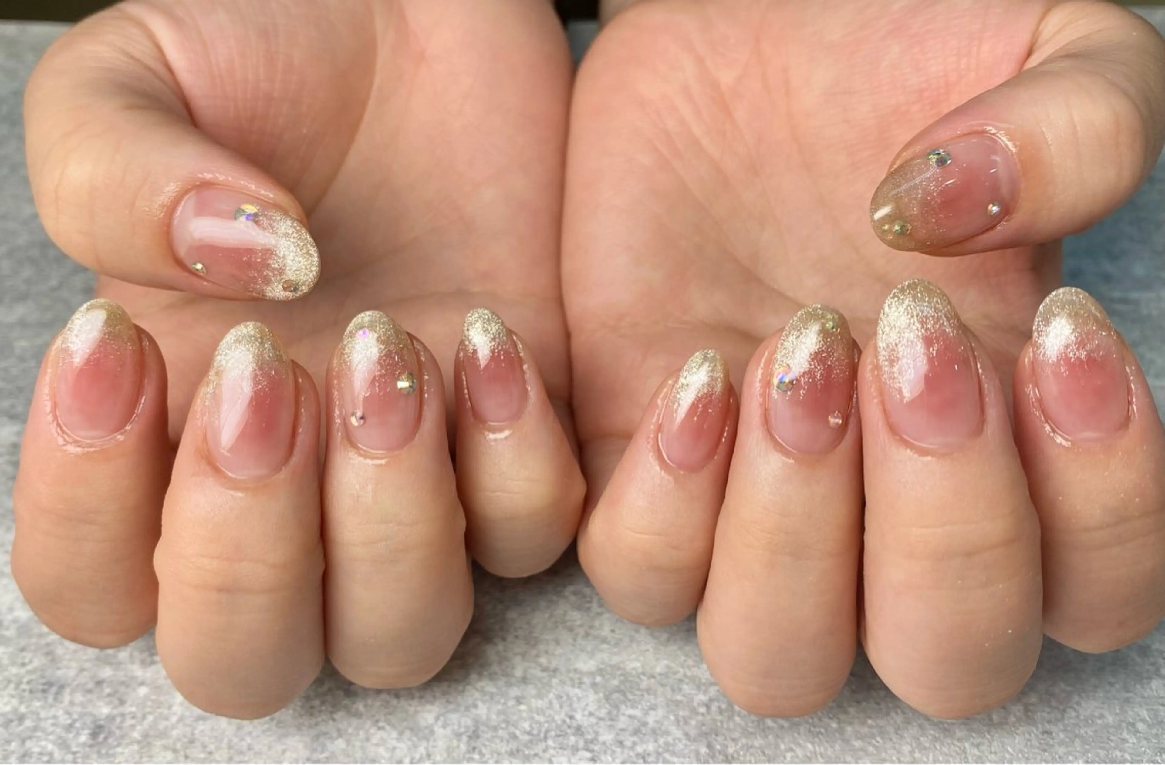 ネイル チークネイル グラデーション シンプルネイル ワンホンネイル Jebel Beauty Miuの眉毛・アイブロウイメージ
