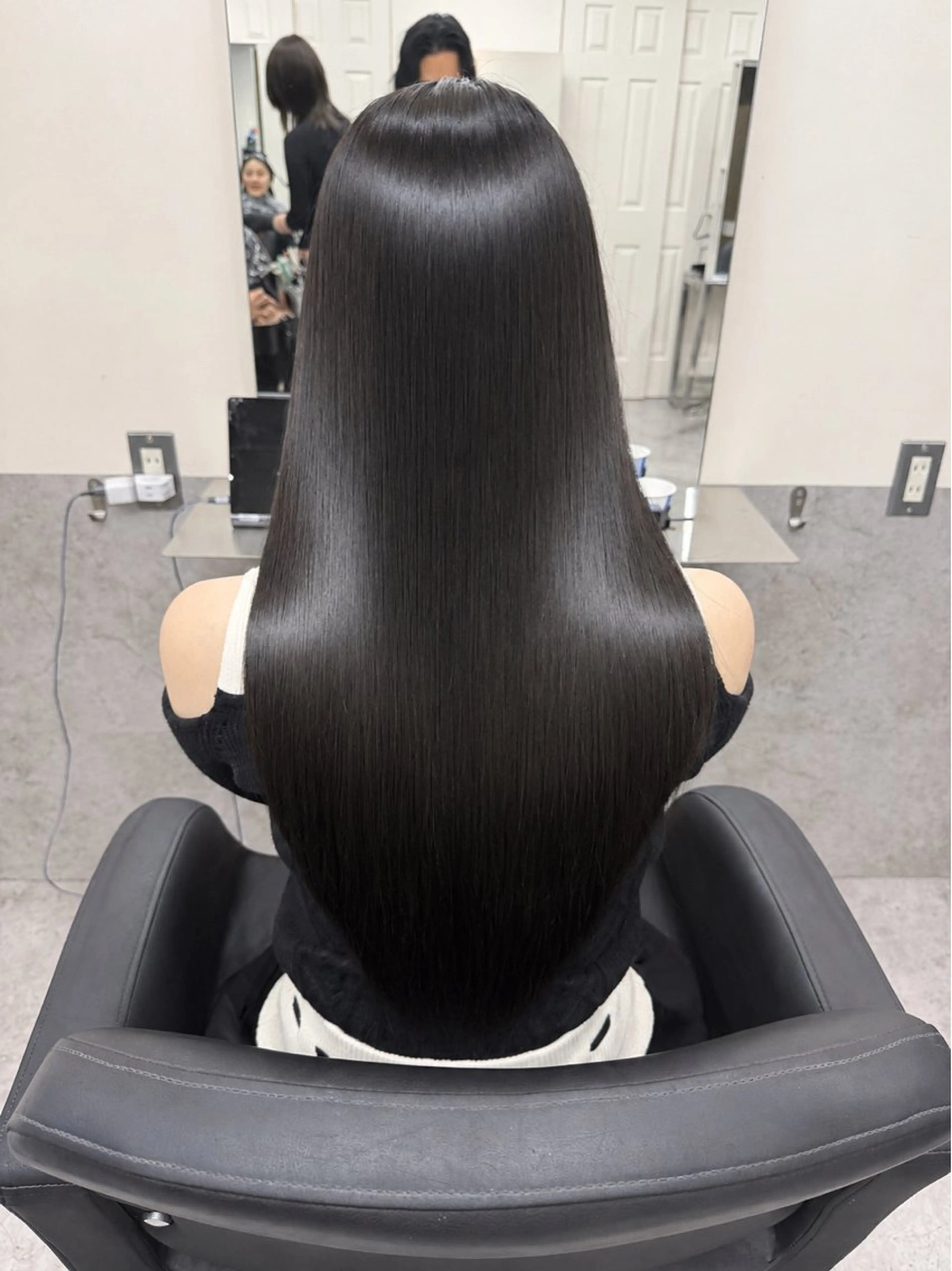 ロング カット 縮毛矯正 トリートメント 🫧とぅるん艶髪🫧 透明感カラー×猿渡のヘアスタイル