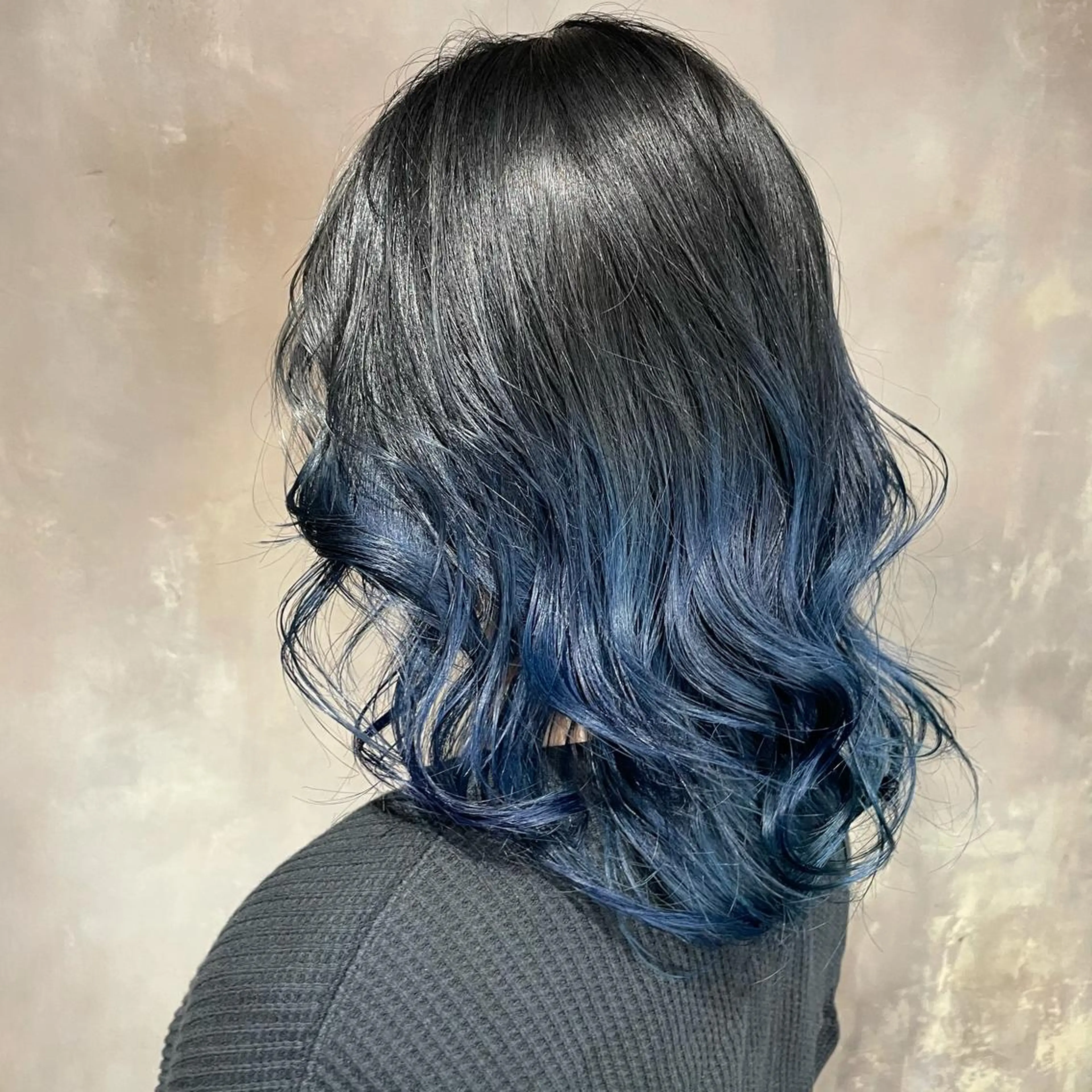 ロング カラー アッシュ 透明感カラー グラデーションカラー ハイライトカラー ハイトーンカラー La vielle 西峠のヘアスタイル