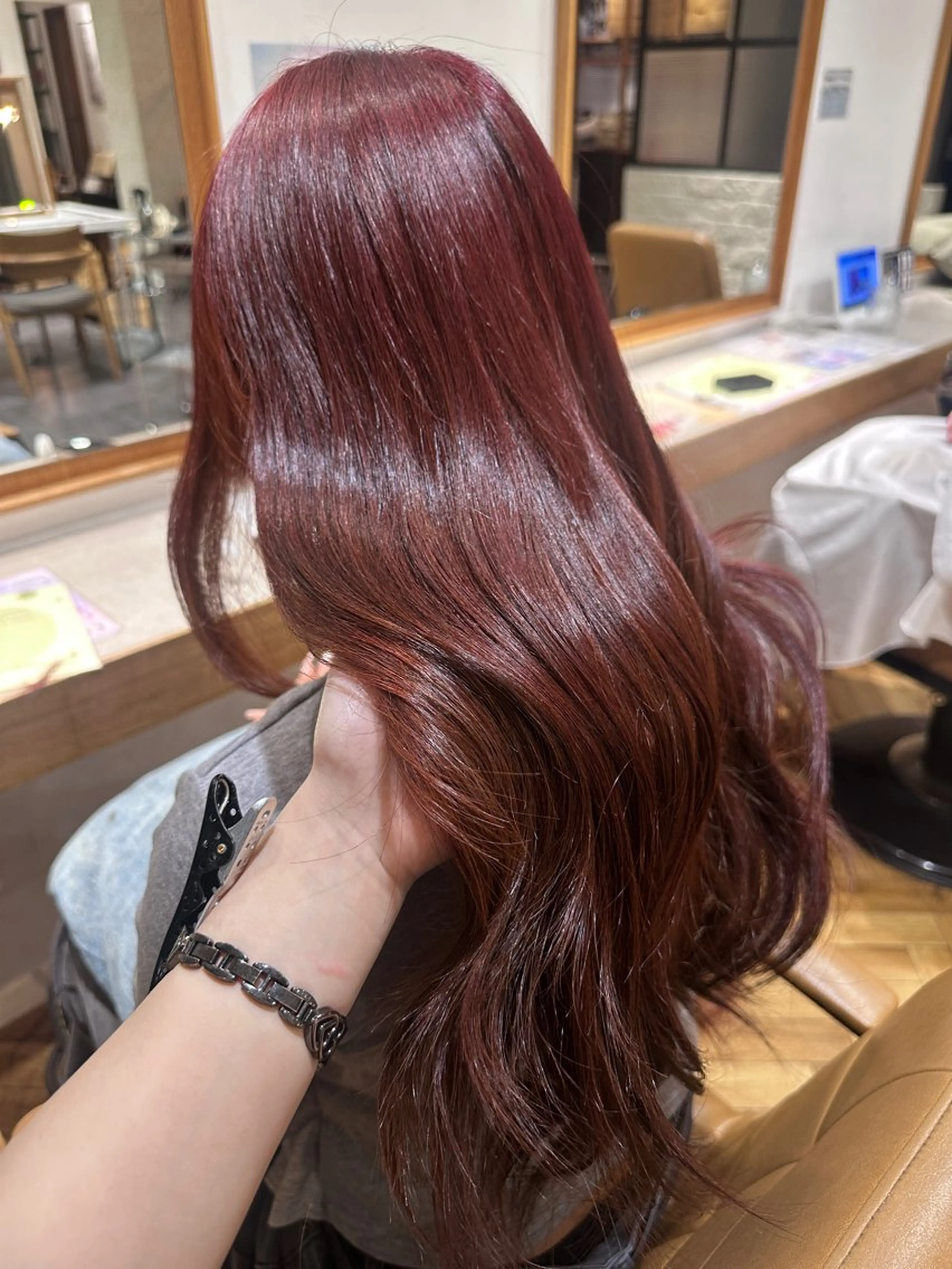 ロング カラー ブリーチ ボルドーカラー ブリーチなしカラー カット ヘアカラー YUI.⋆𝜗𝜚 /レイヤー/ボブのヘアスタイル