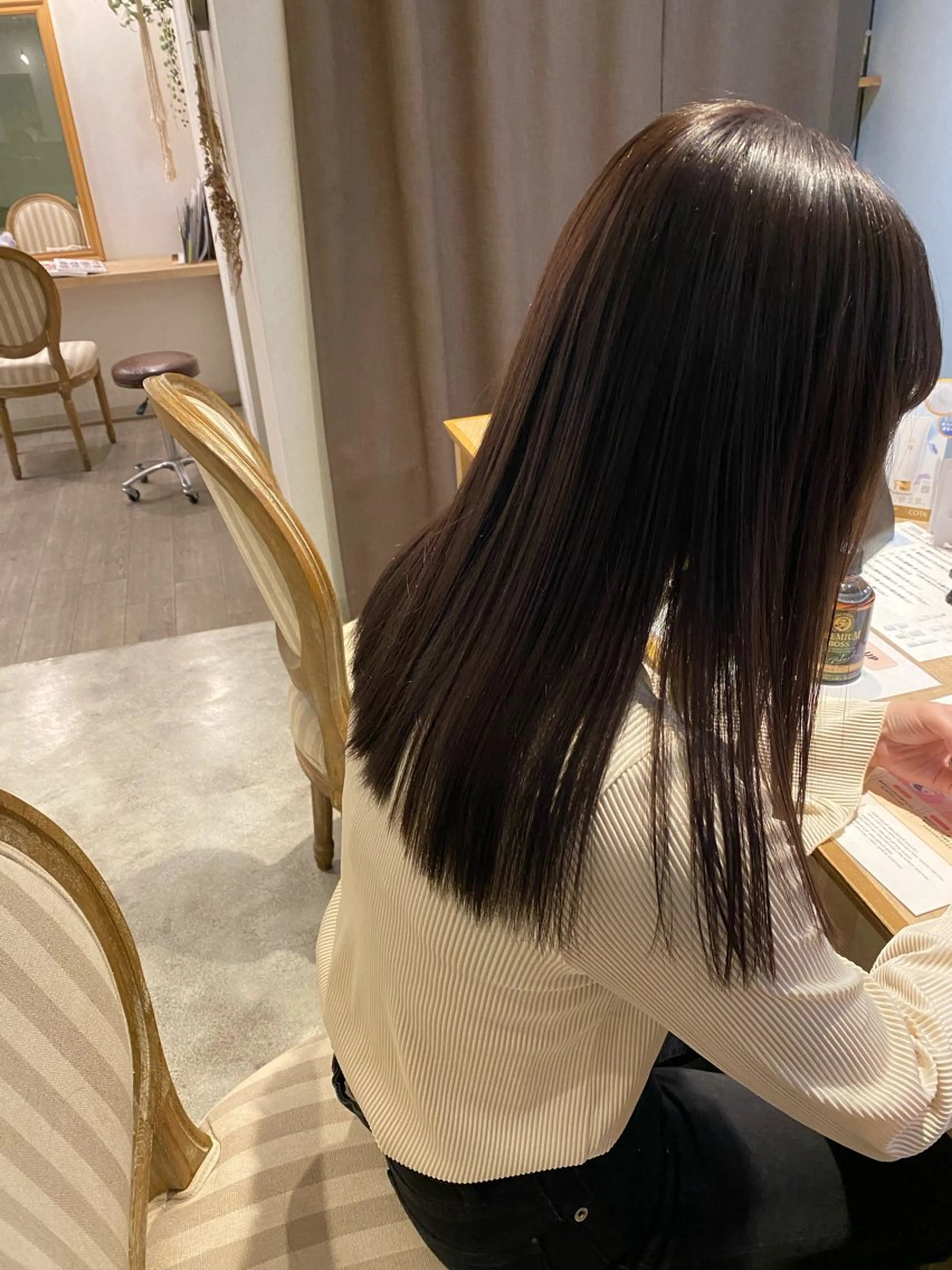 ロング カラー グレージュ トリートメント 岡田 真弥のヘアスタイル