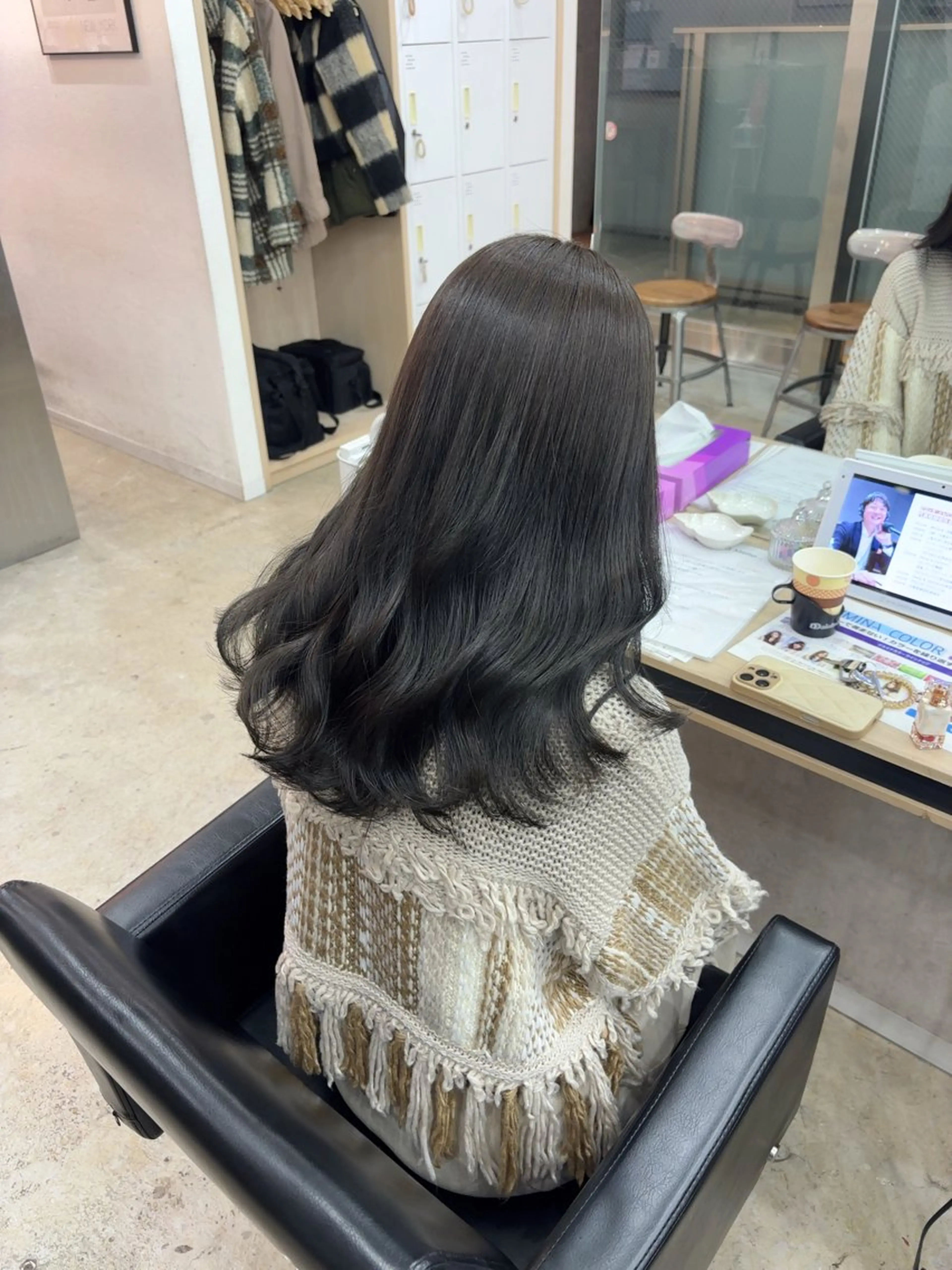 セミロング カラー カット ヘアカラー トリートメント 🪽髪質改善矯正 🤍MIU🤍のヘアスタイル