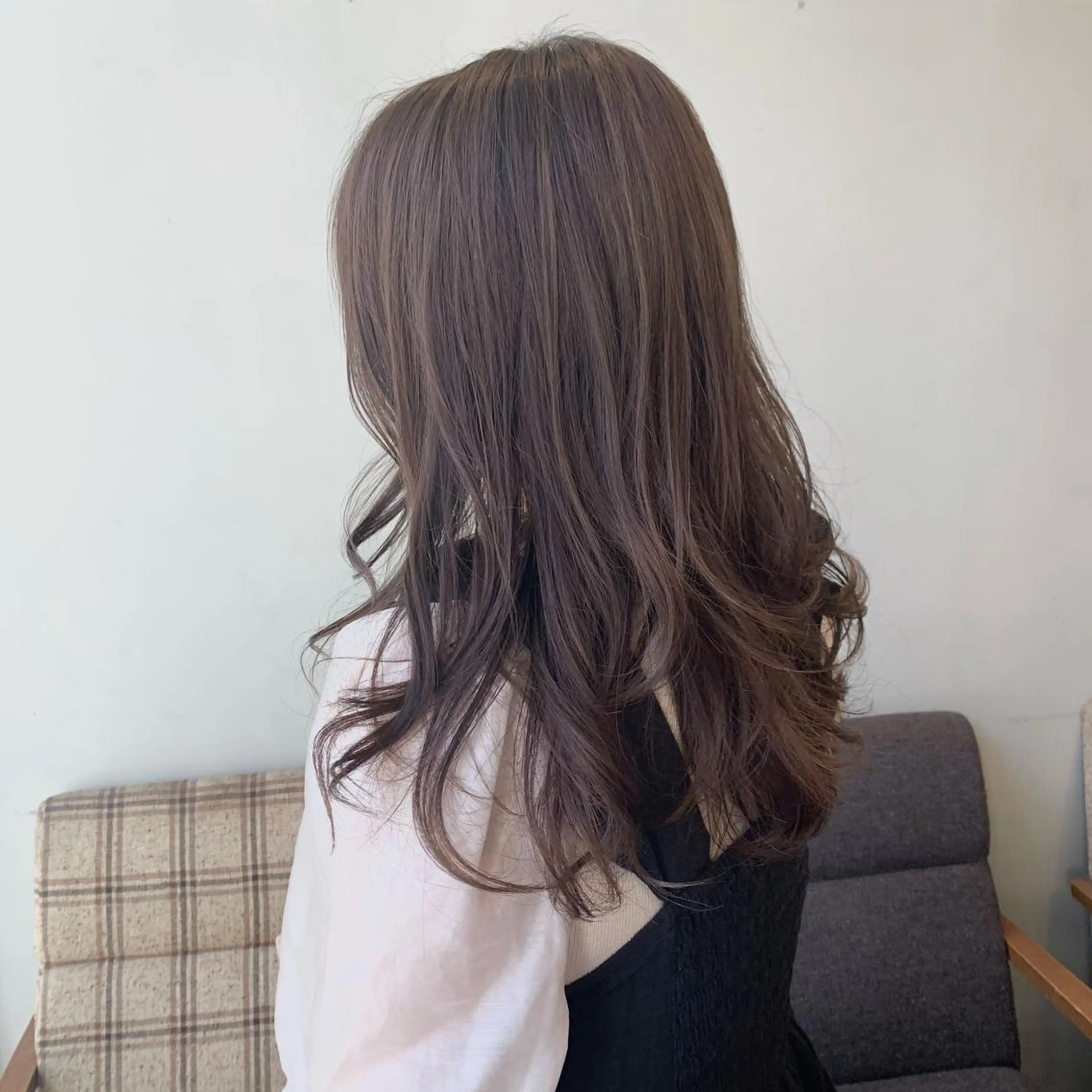 ロング カラー 鎌野 萌乃のヘアスタイル