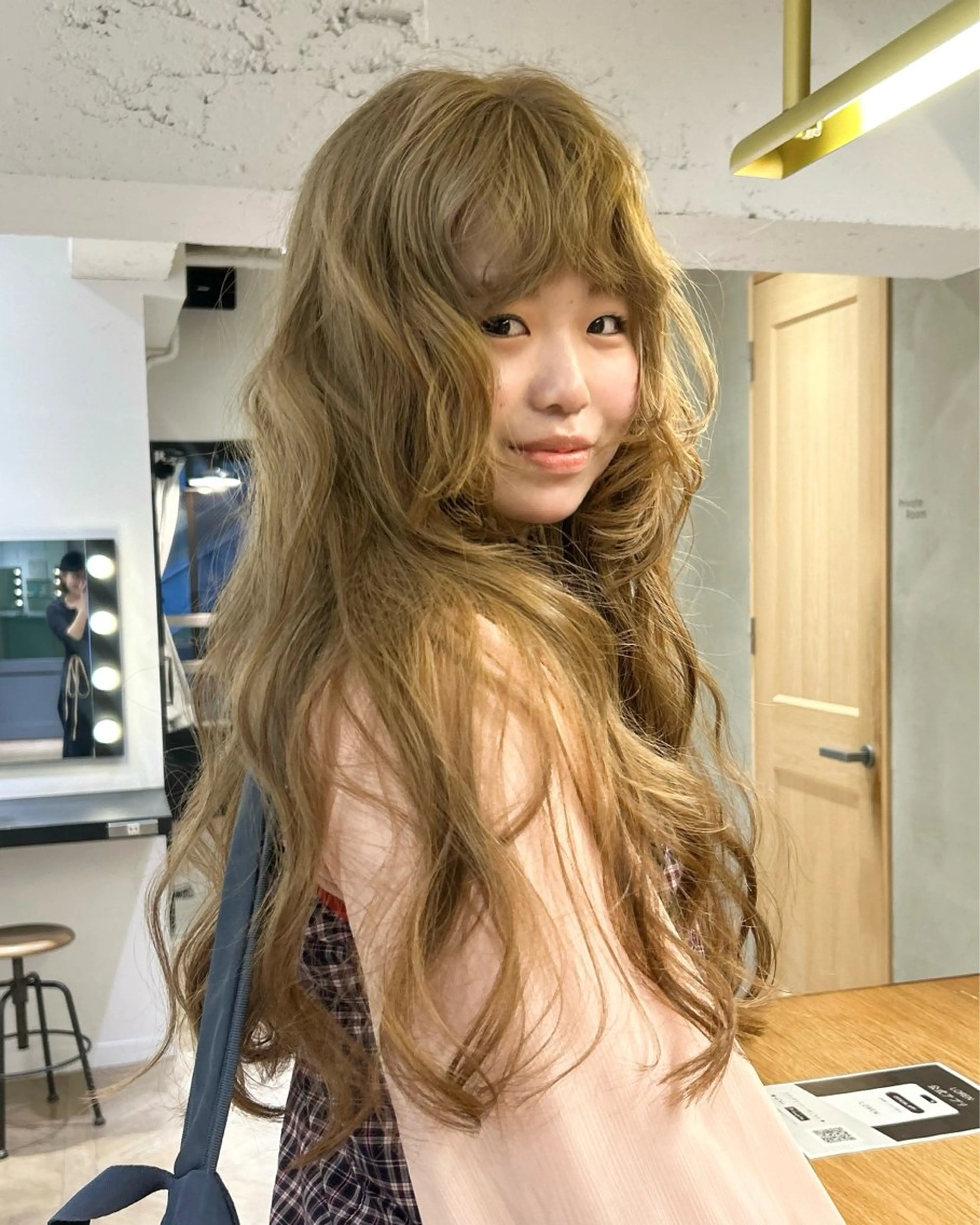 ロング カラー ベージュカラー ブリーチ ブロンド ハイトーンカラー イエローカラー カット ヘアカラー トリートメント レイヤーカット/栄/ 顔周り/キトウモエノのヘアスタイル