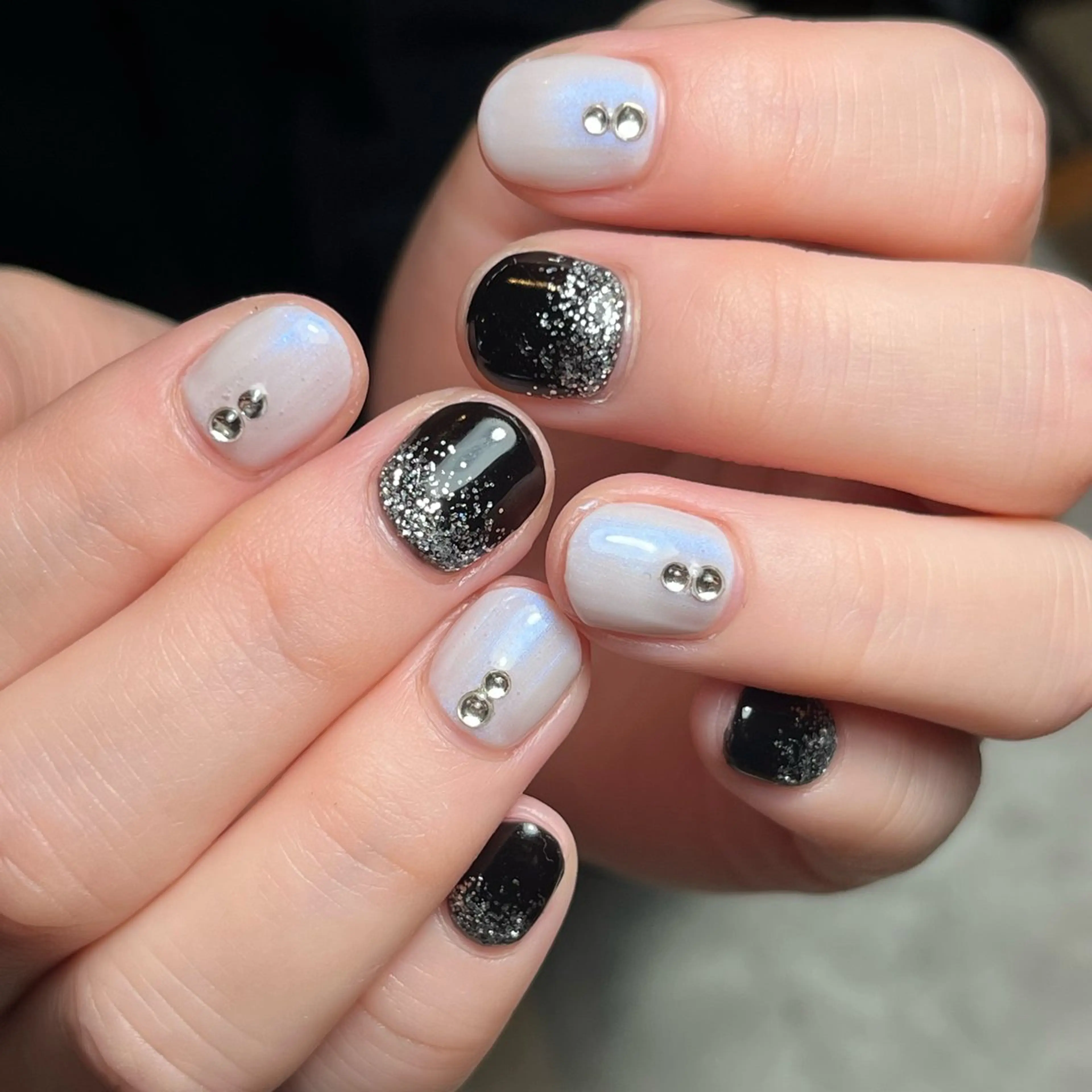 ネイル ジェルネイル ラメ(グリッター) ワンカラーネイル ストーンネイル ハンドネイル nica.nail Emiのネイルデザイン