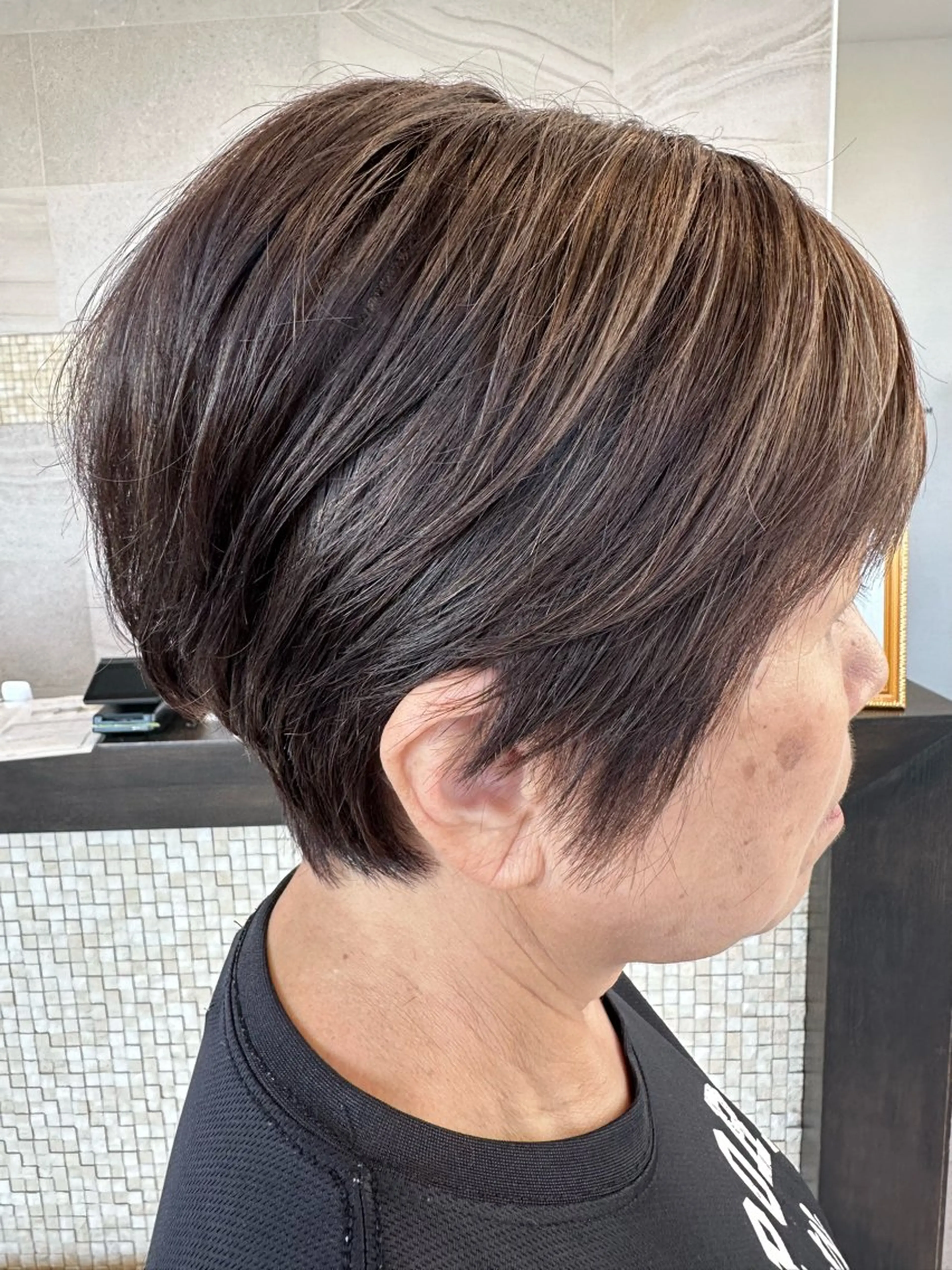 ショート ハイライト 白髪ぼかしモデル 募集中ヒキマカイトのヘアスタイル