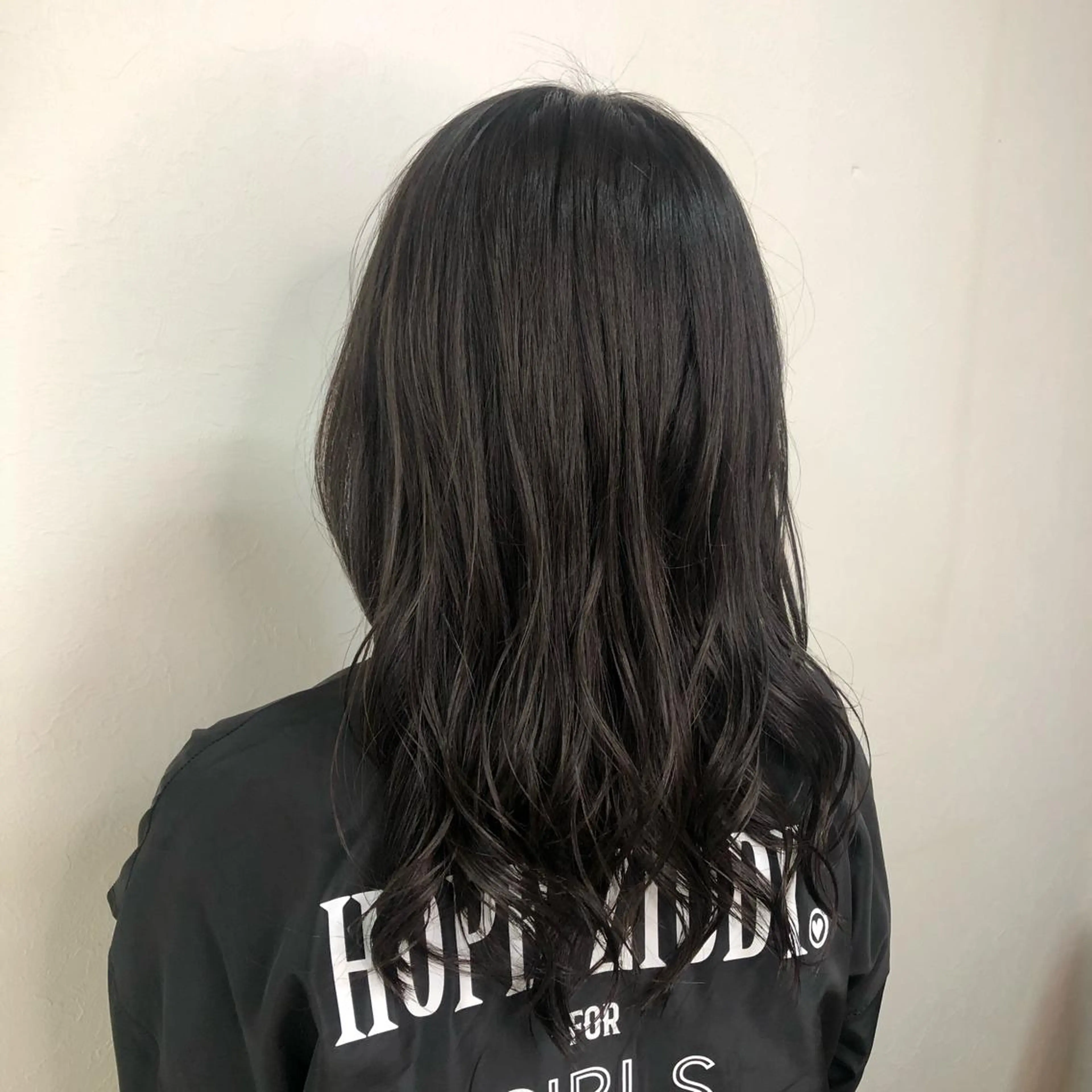 ミディアム 鶴﨑 美優亜のヘアスタイル
