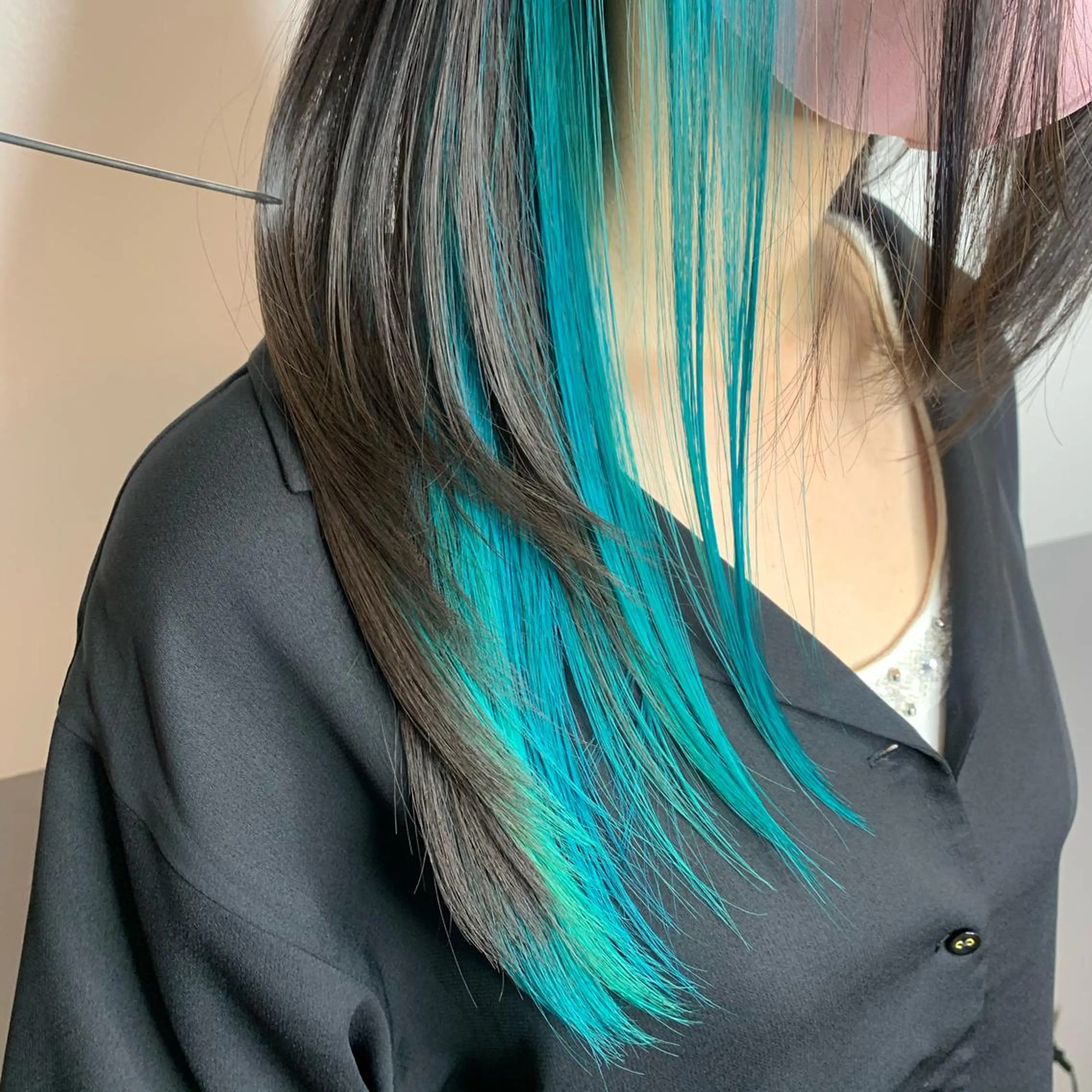 ミディアム カラー イヤリングカラー トップ スタイリストのヘアスタイル