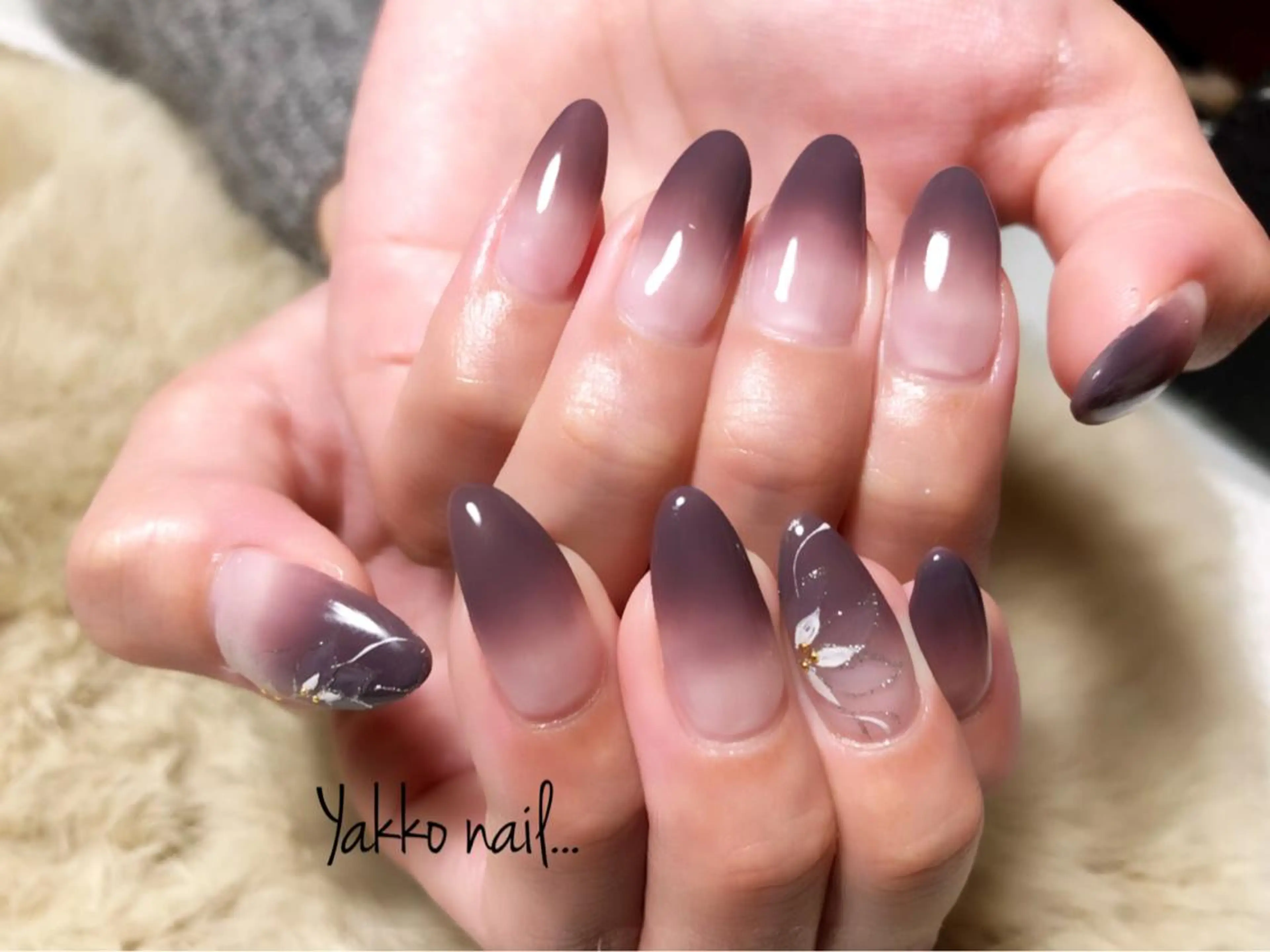 ネイル Yakko pas á pasのネイルデザイン