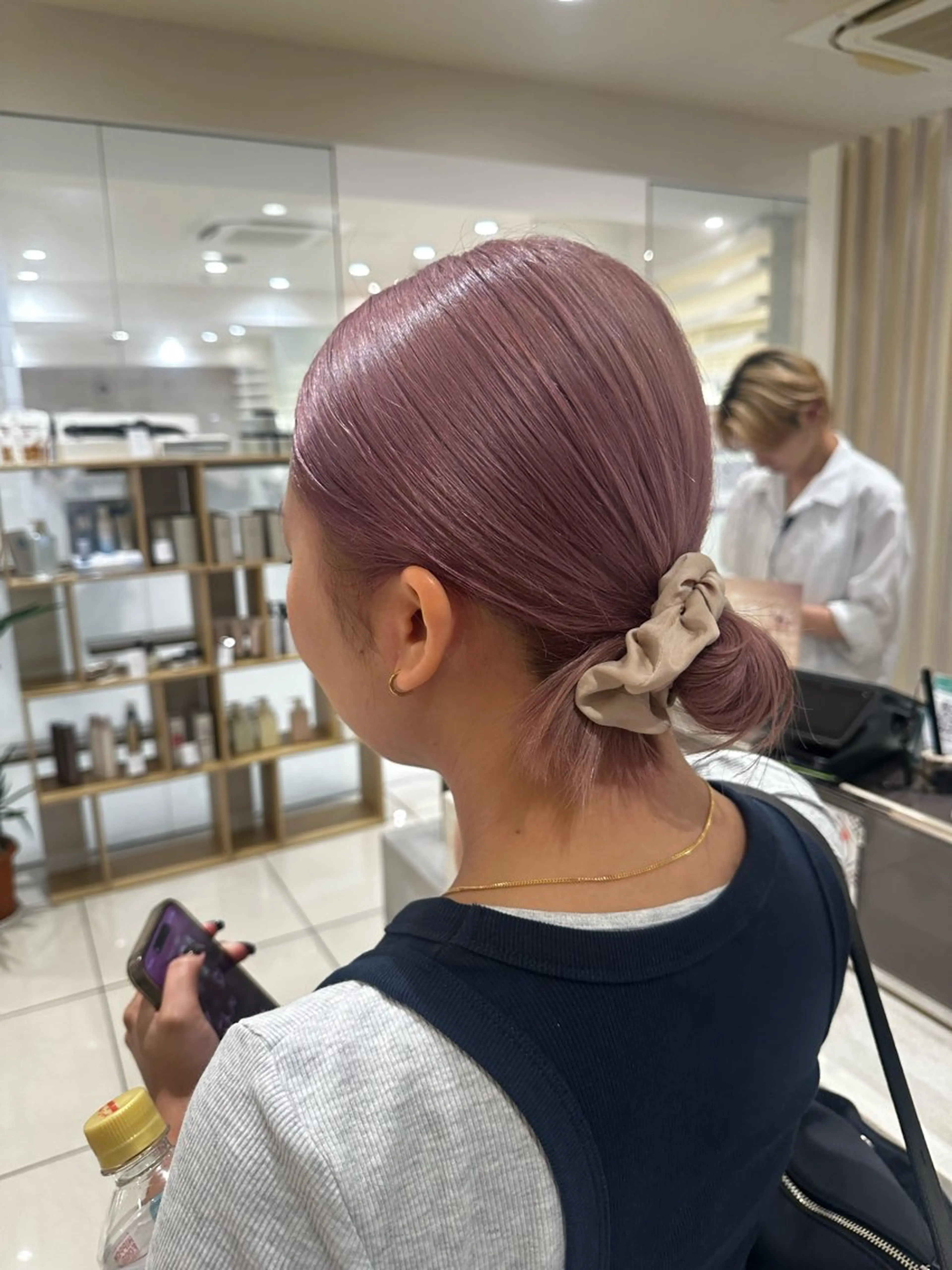 セミロング カラー ヘアアレンジ タイトボブ個性派カラ ーAKANEのヘアスタイル