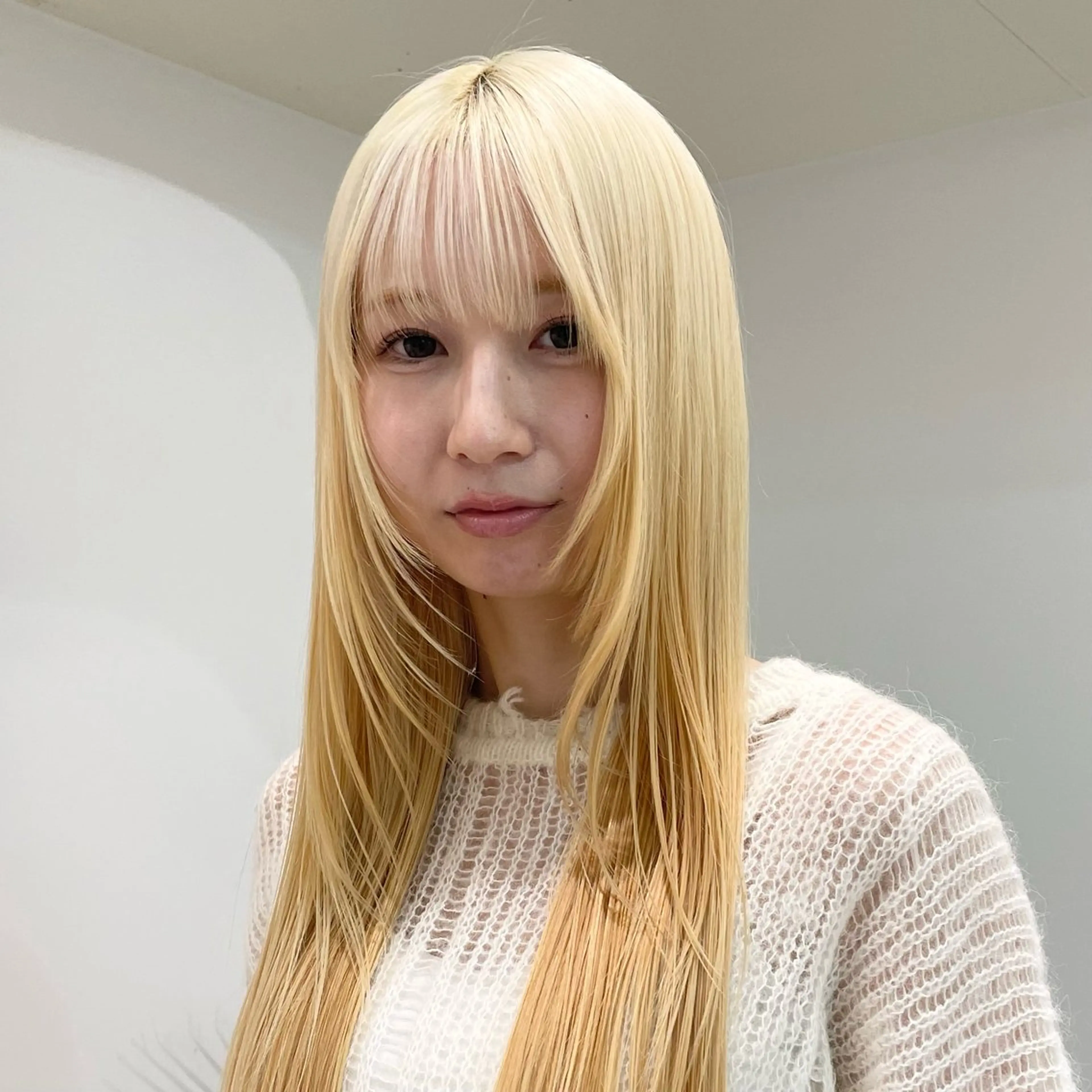 ロング カラー ブリーチ 抜きっぱなしブロンド ブロンド デザインカラー ホワイトブロンド ヘアカラー トリートメント ヘアセット ハイトーン×レイヤー ／遠藤将太のヘアスタイル