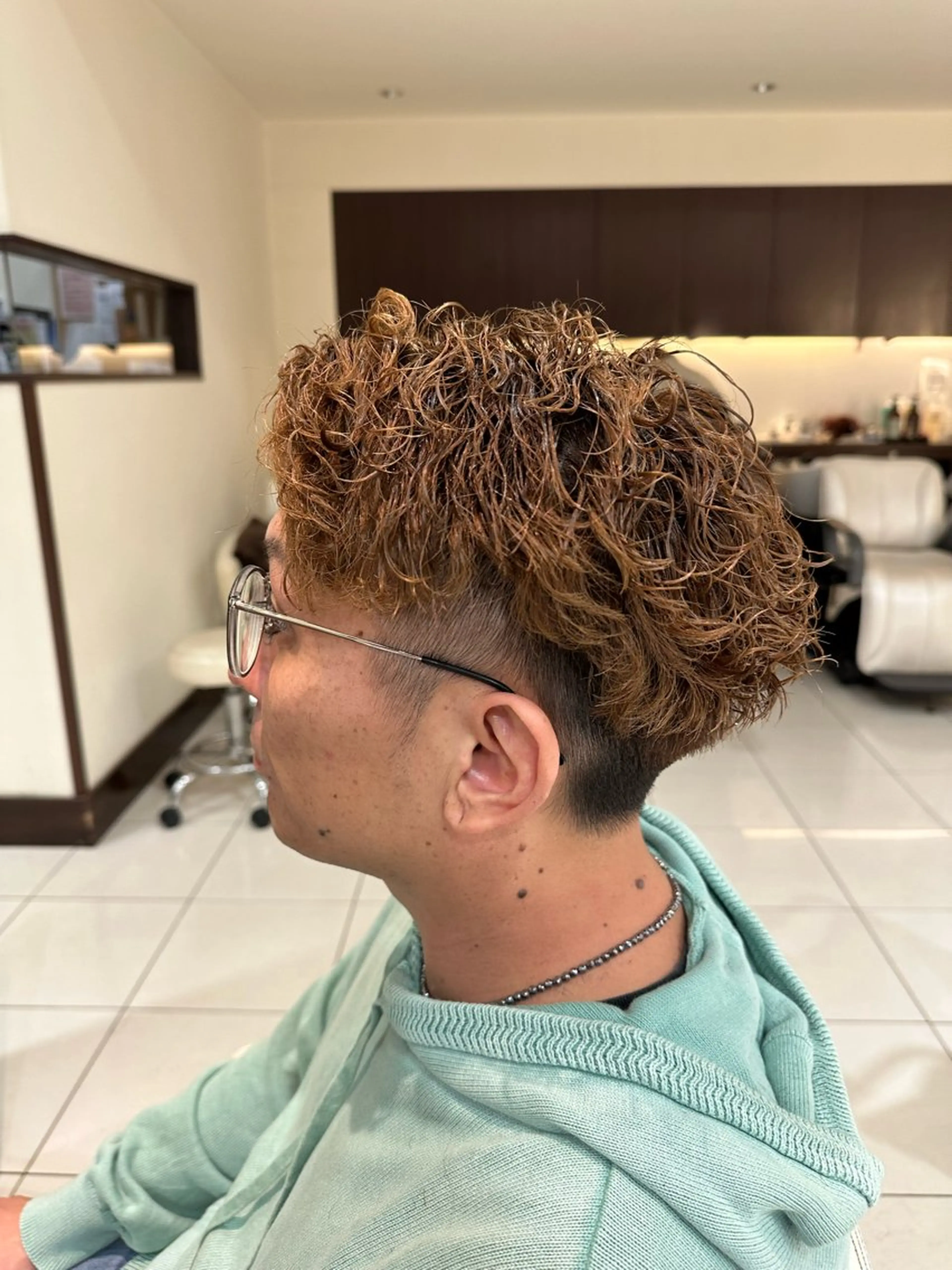 パーマ 岡崎 秀星のヘアスタイル