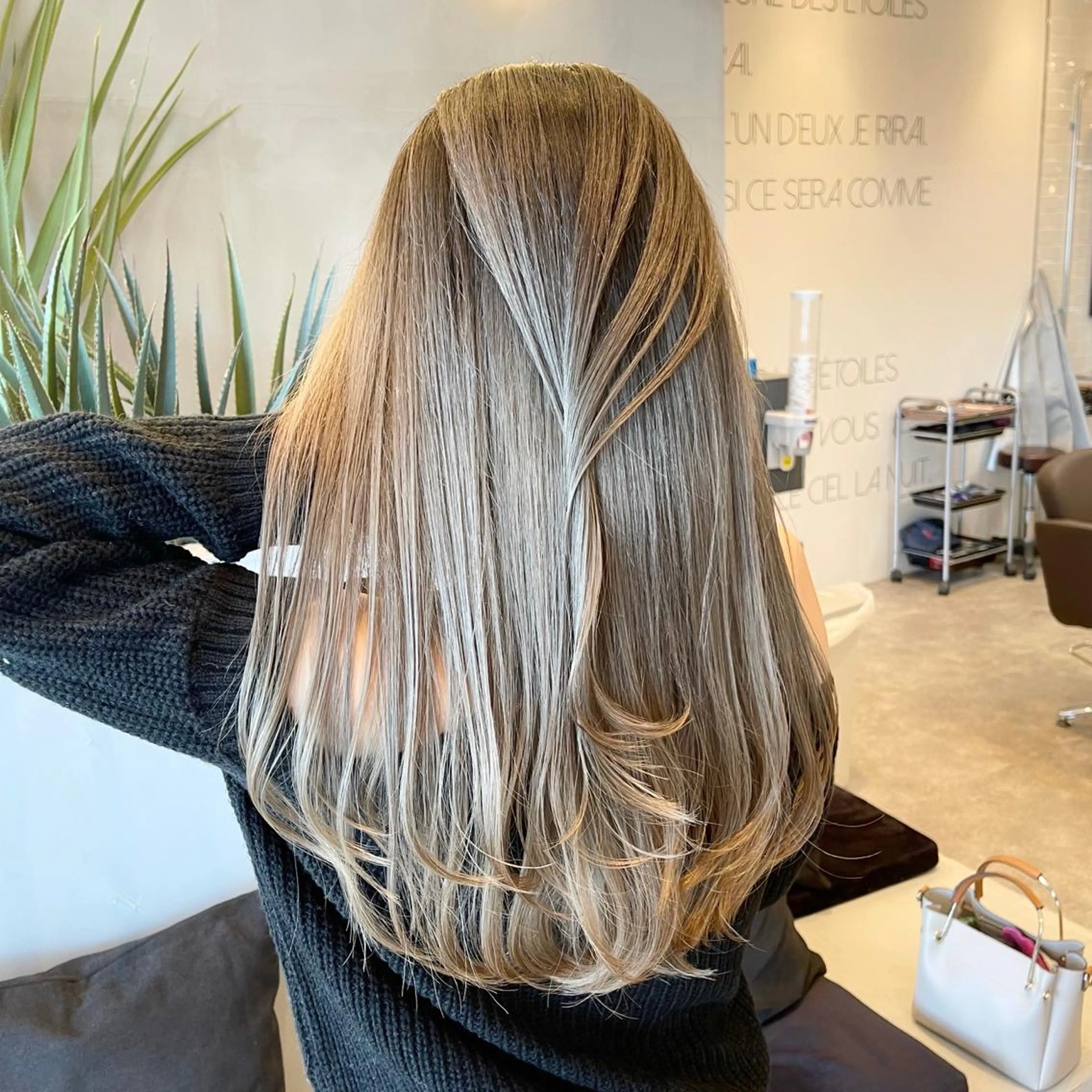 セミロング カラー ヘアアレンジ バレイヤージュ デザインカラー ハイライトカラー 外国人風カラー ハイライト カット ヘアカラー トリートメント アンドウ ユウ/ レイヤーカット/韓国のヘアスタイル