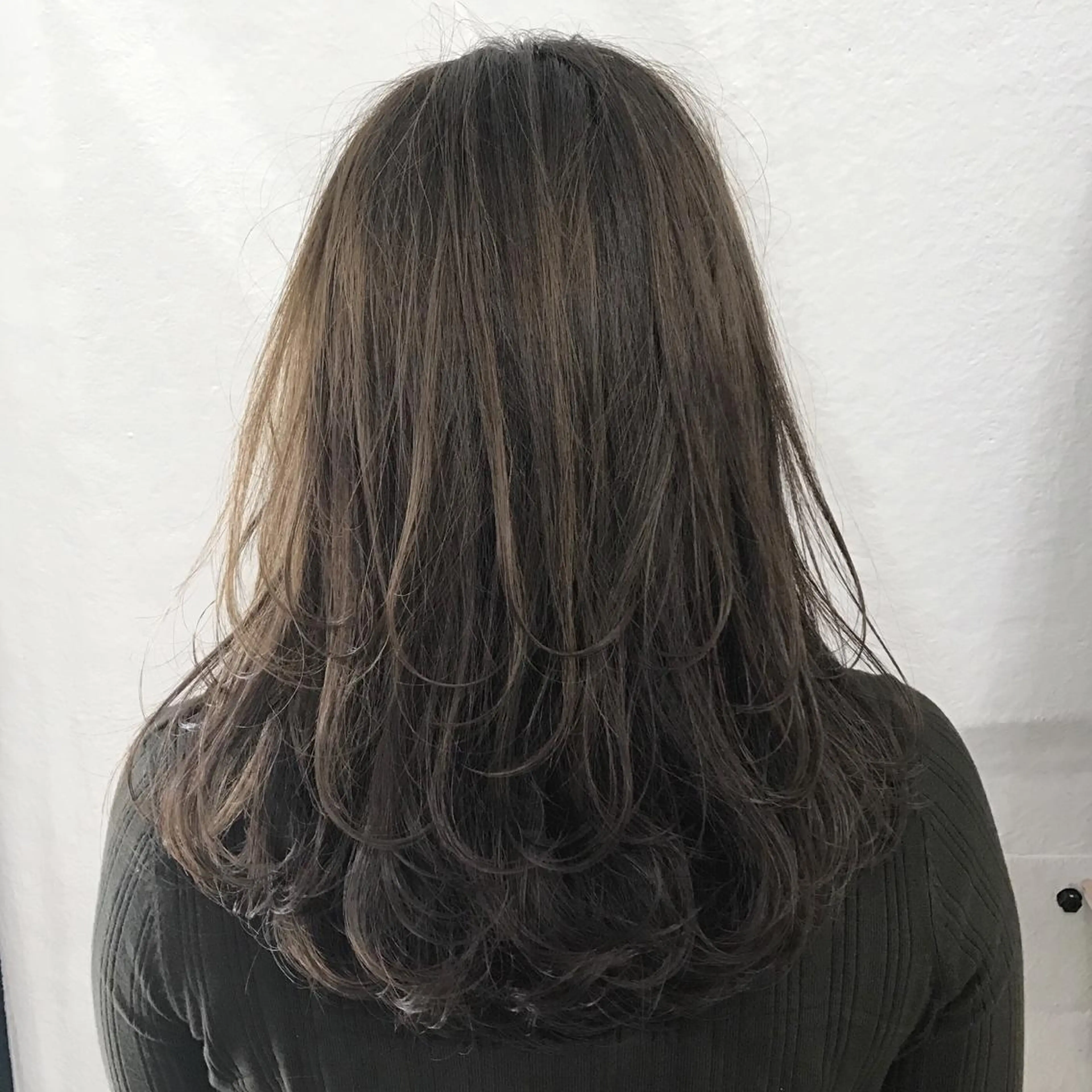 セミロング カラー レイヤーカット K-POP好き美容師 🇰🇷Kai.Yのヘアスタイル