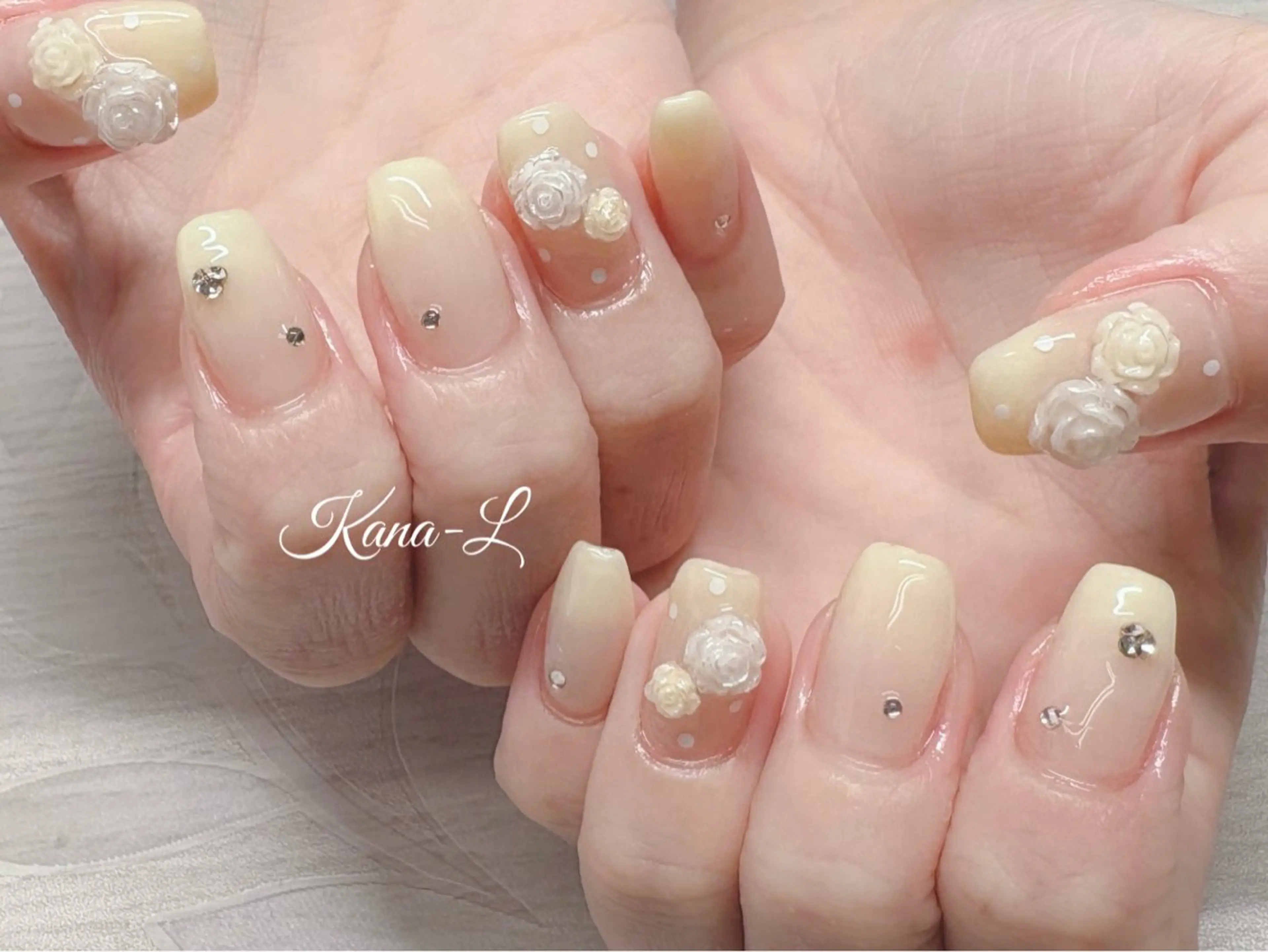 ネイル 芦辺 香奈のネイルデザイン