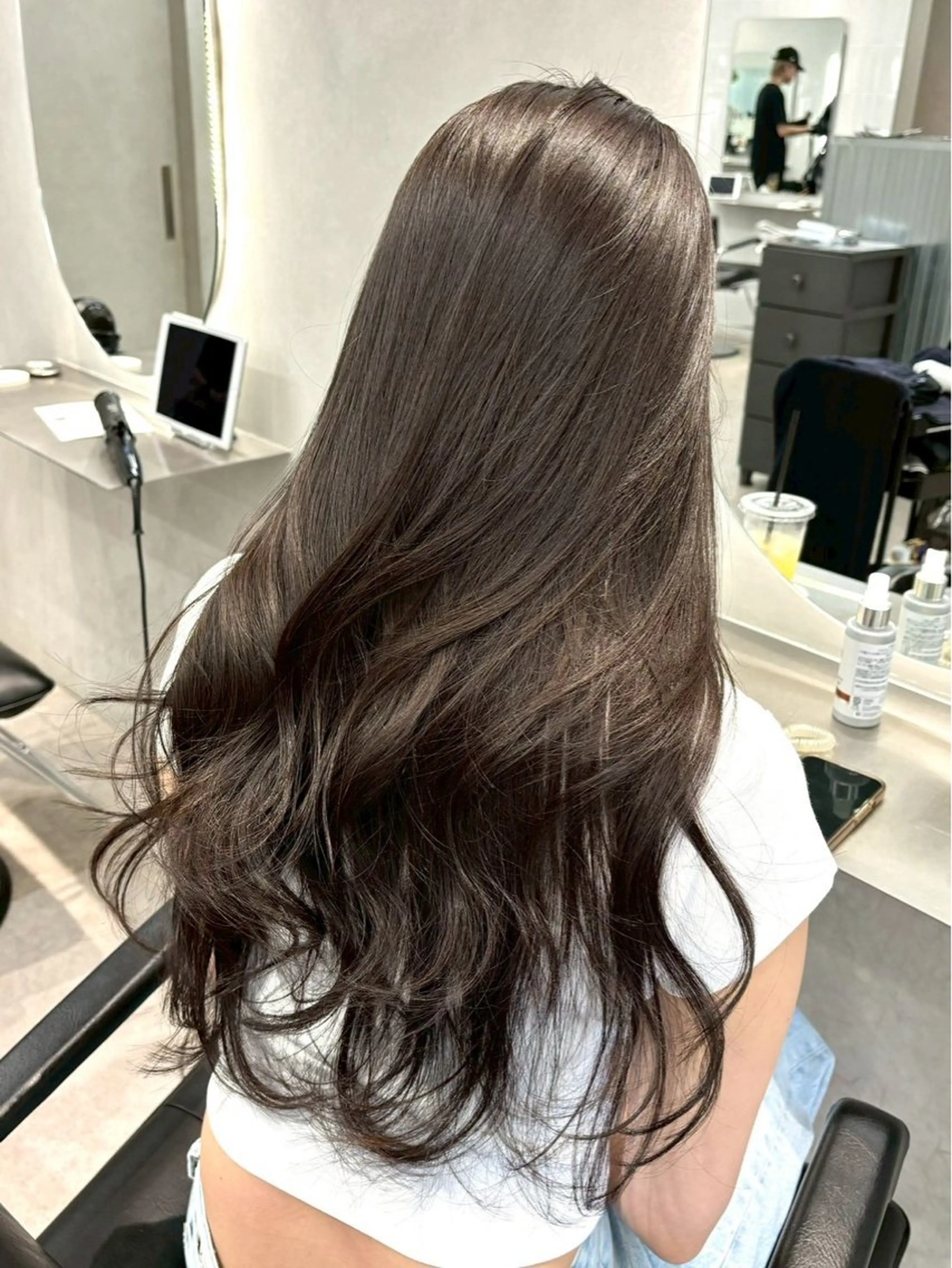 ヘアカラー モデル支持率Ｎｏ．1 透明感グレージュのヘアスタイル