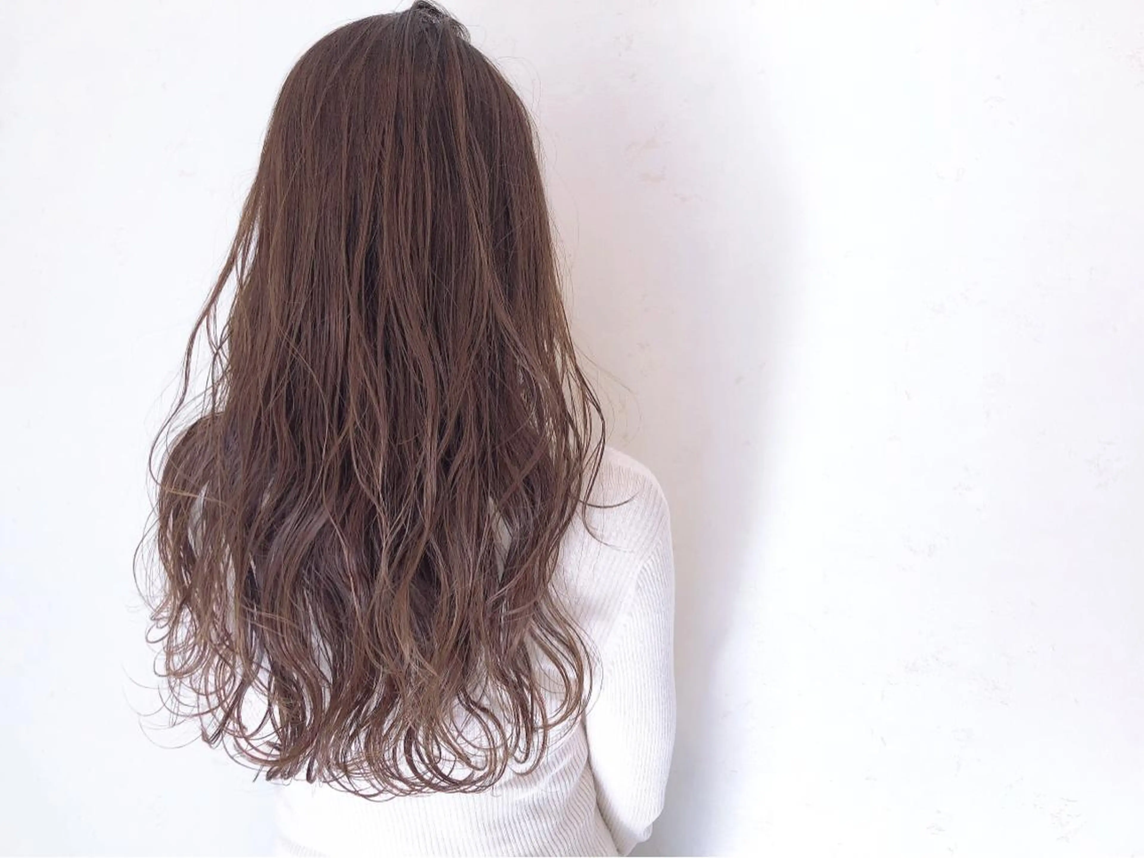 ロング カラー 伊藤 さやかのヘアスタイル