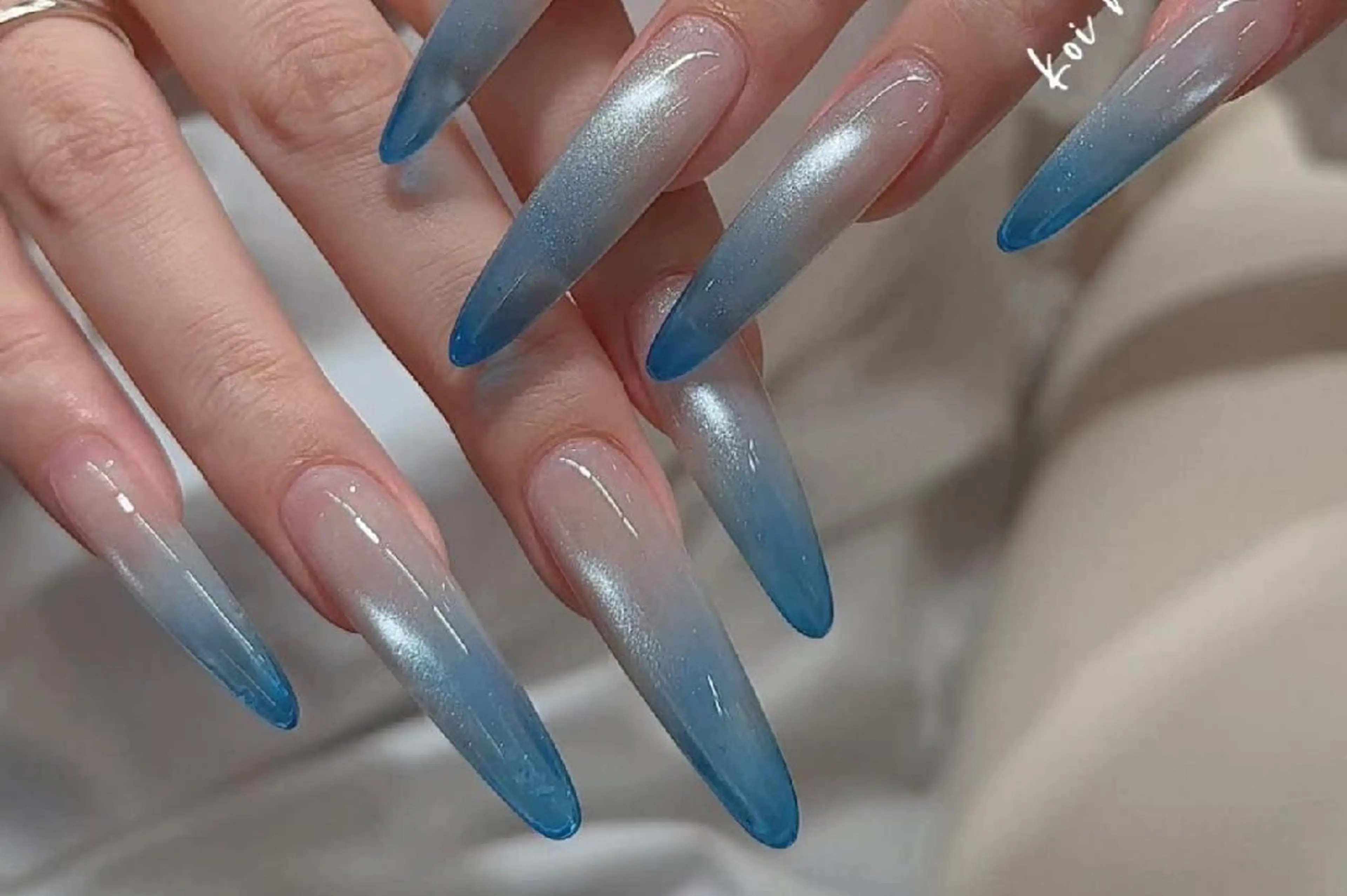 ネイル 小島 阿佑美のネイルデザイン