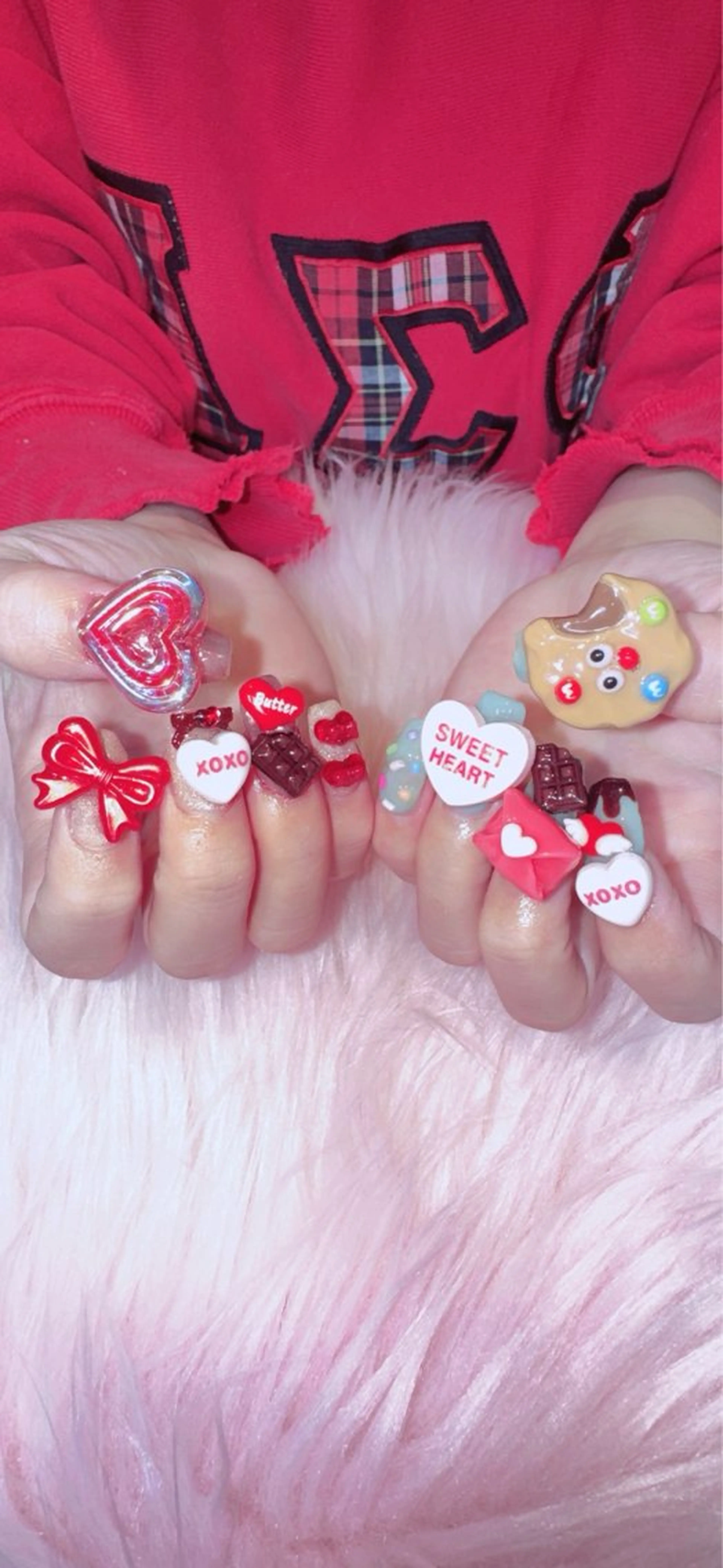 ネイル バレンタイン ハンドネイル RIEKO🍒 ワンホン♡推しネイルのネイルデザイン