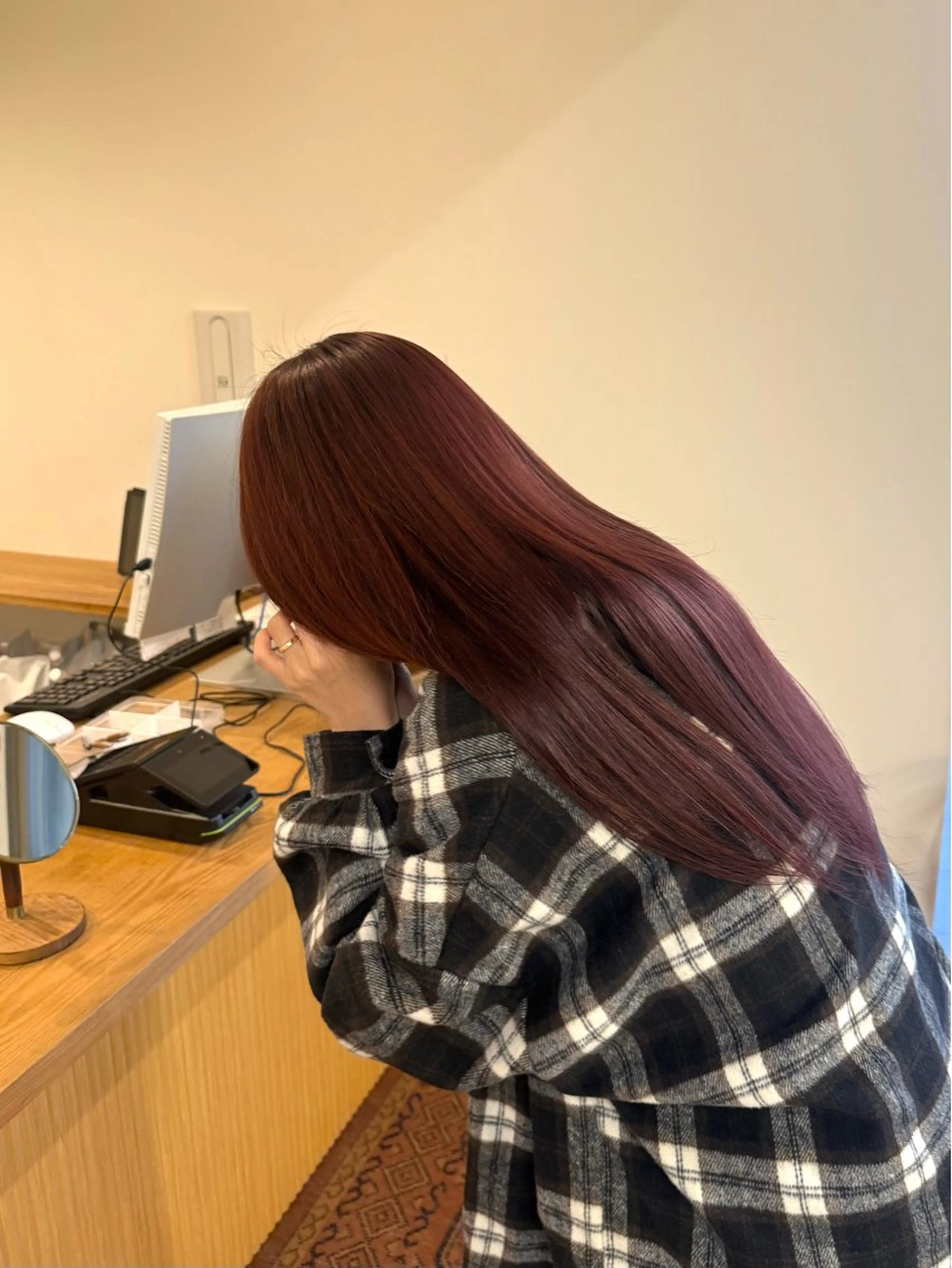 カラー レッドカラー 新美 あかねのヘアスタイル