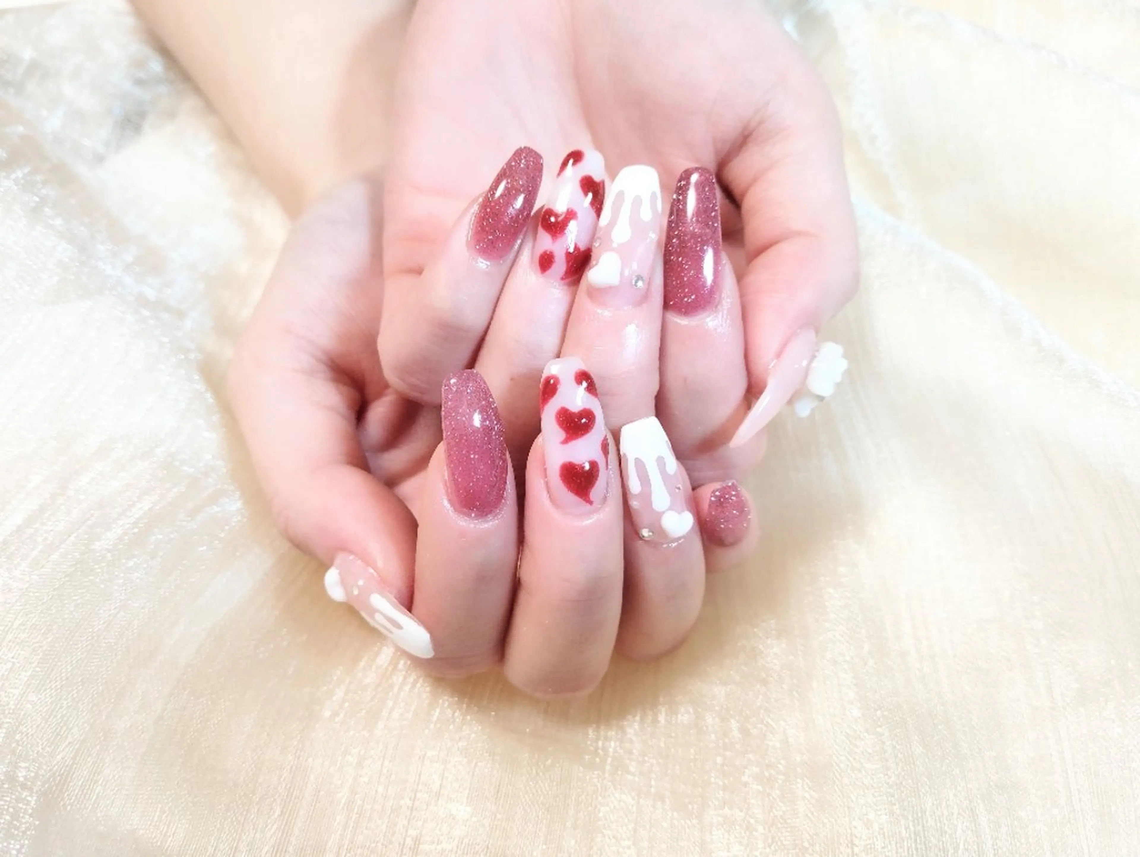 ネイル 持ち込み バレンタイン ハンドネイル ハンドケア ＤI'A ネイルサロンのネイルデザイン