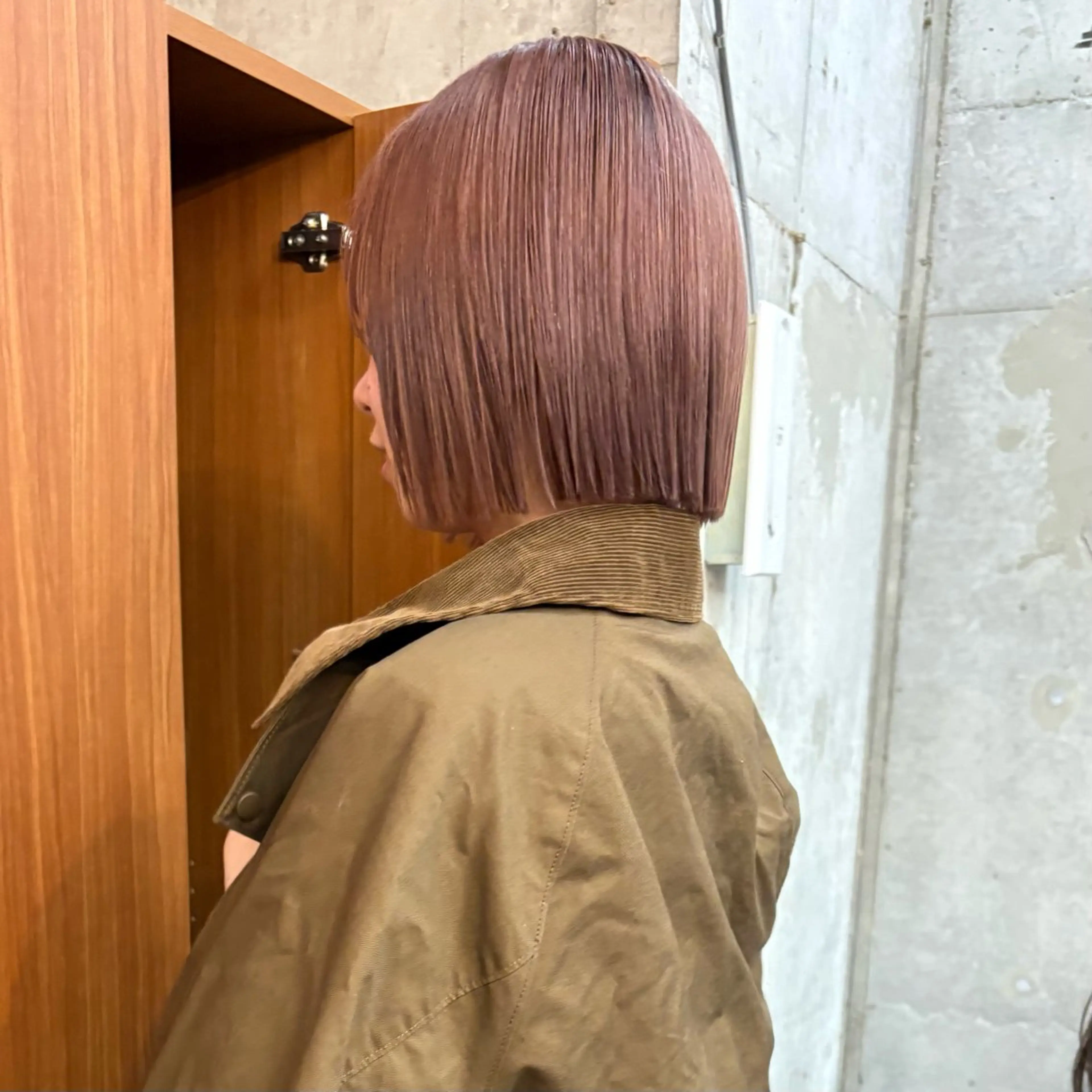 ミディアム ボブ カリン/ カット・ブリーチのヘアスタイル