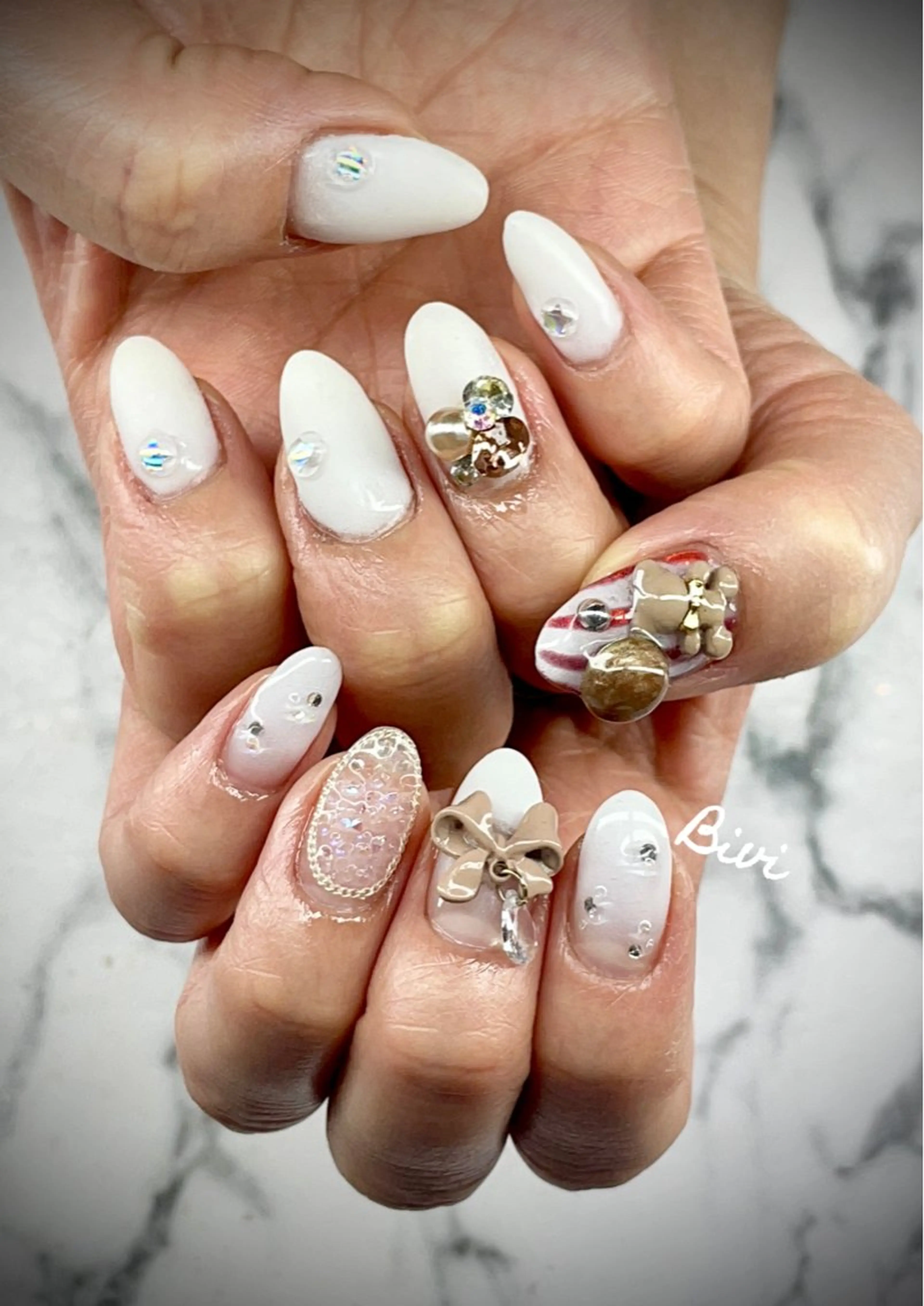 ネイル アートネイル フラッシュネイル ラメ(グリッター) シルバー スクエアネイル ハンドネイル ハンドケア ♡Bivi♡自爪に 優しいネイルサロンのネイルデザイン