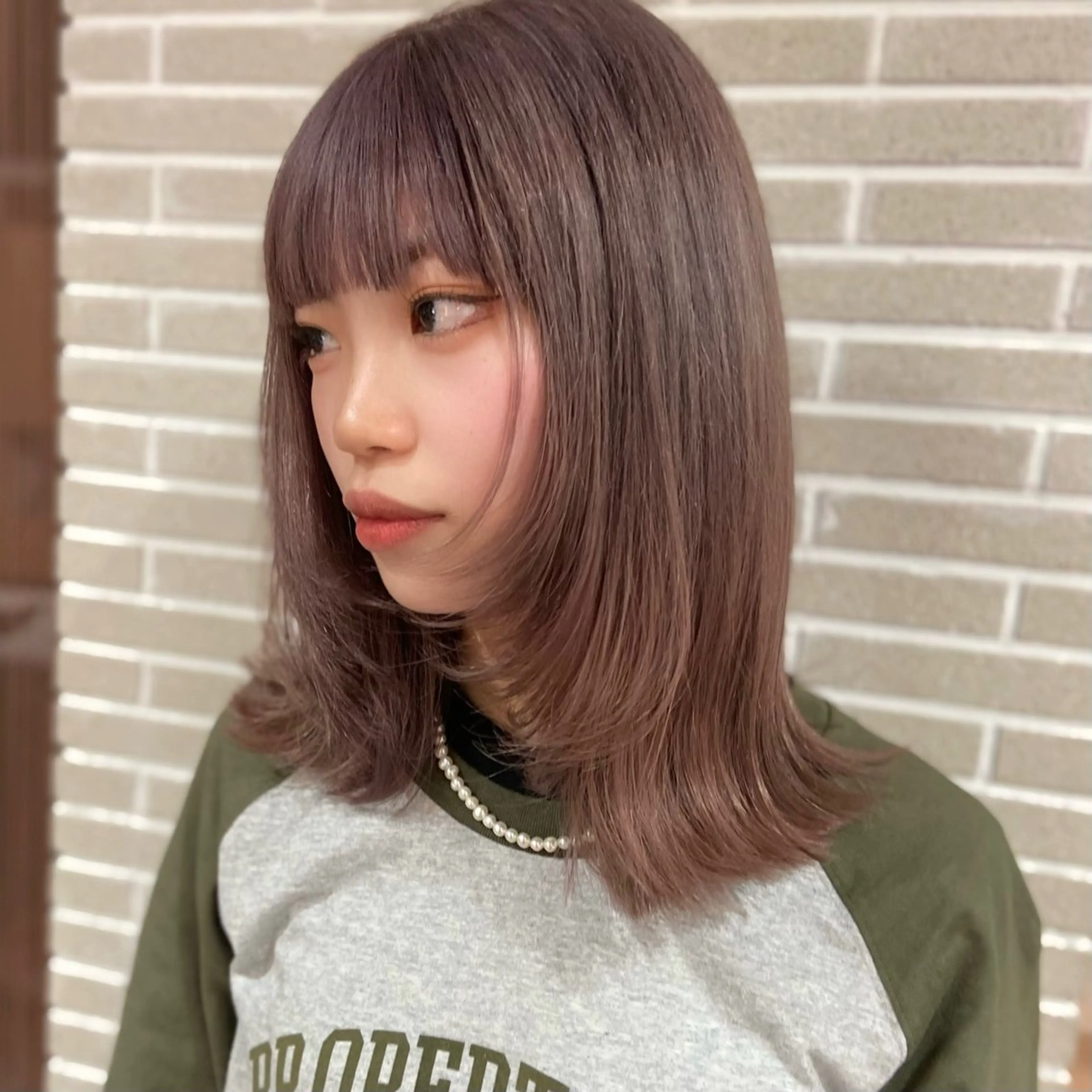 ミディアム カラー ベージュカラー ブリーチ イルミナカラー パープルカラー レイヤーカット レイヤーカット⭐️ インナー桑原 日花理のヘアスタイル