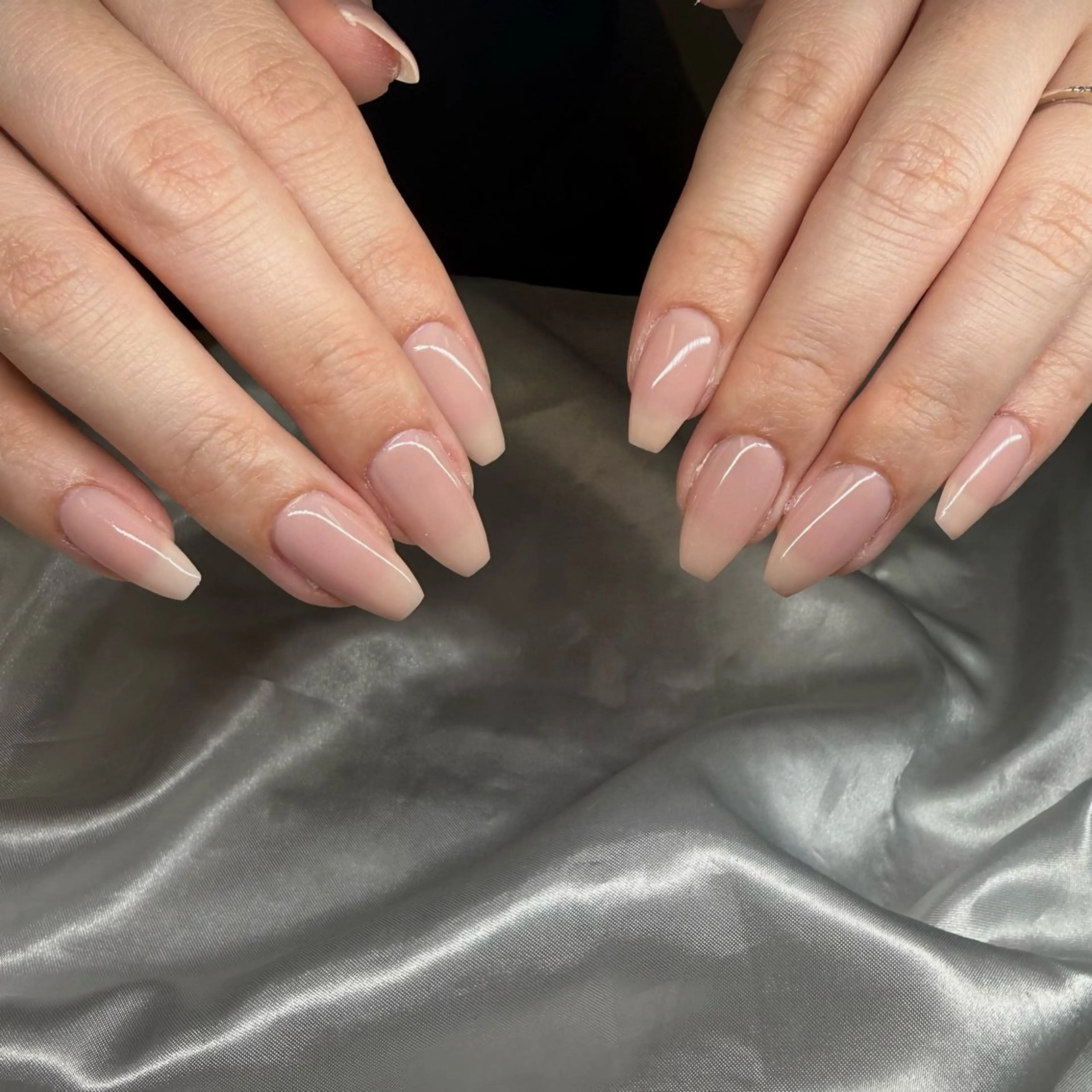 ネイル オフィスネイル ハンドネイル Emieux Saraのネイルデザイン