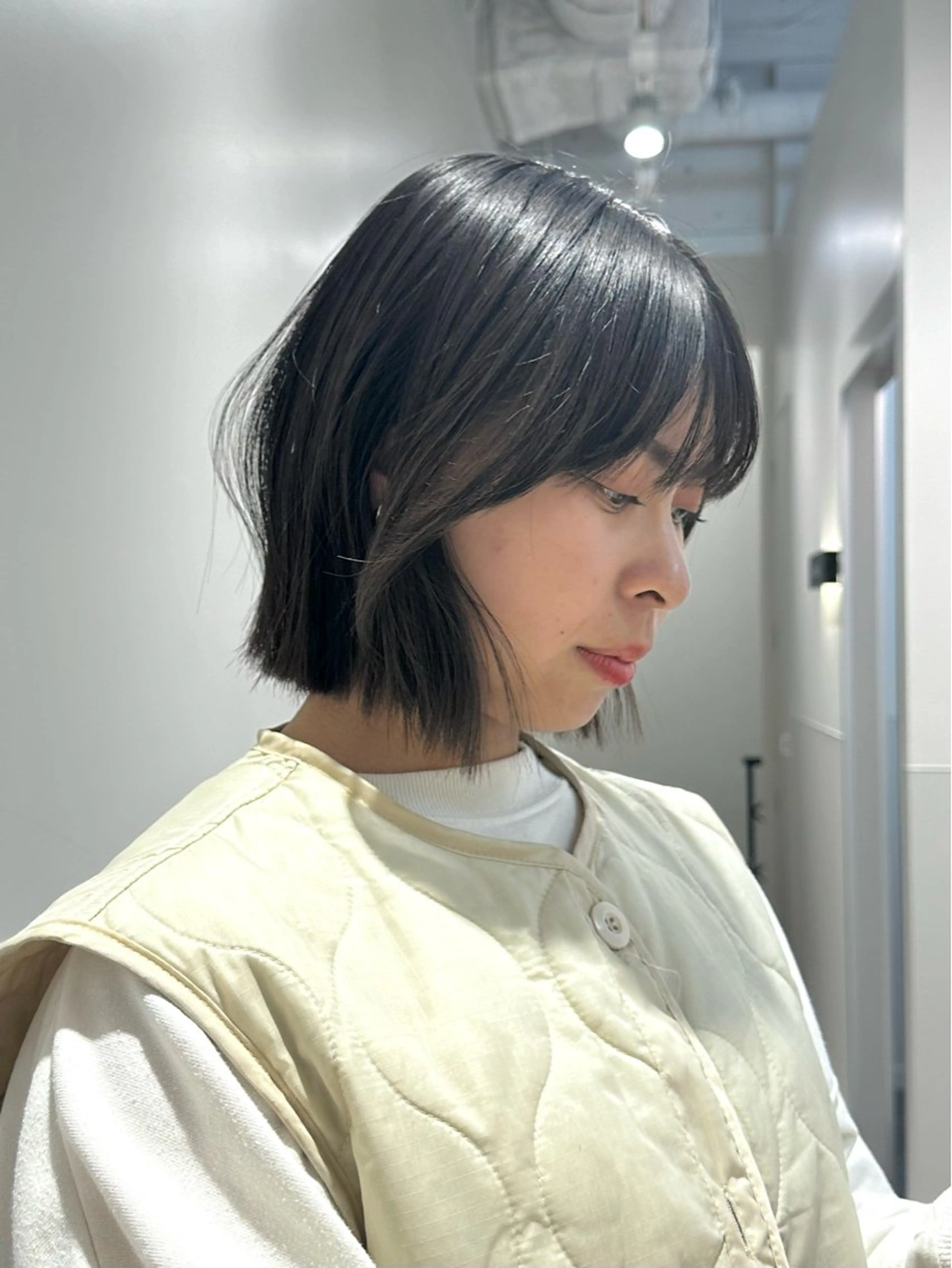 ショート カラー パーマ ヘアアレンジ メンズ 切りっぱなしボブ メンズ韓国風 ボブ くせ毛 髪質改善 切りっぱなしヘアボブ ミディアムヘアRYOのヘアスタイル