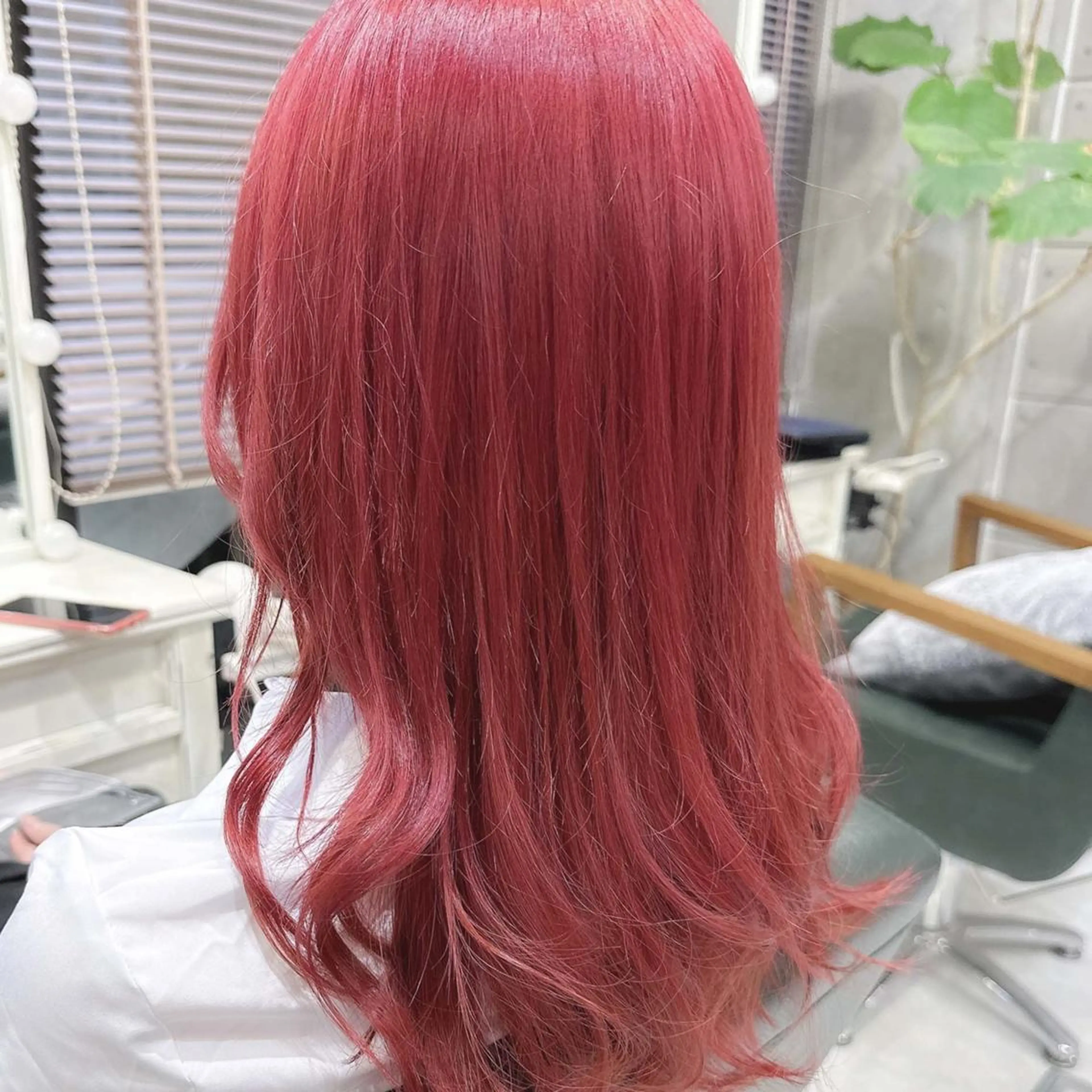 ロング カラー ブリーチ デザインカラー ハイトーンカラー レッドカラー Days 透明感カラーのヘアスタイル