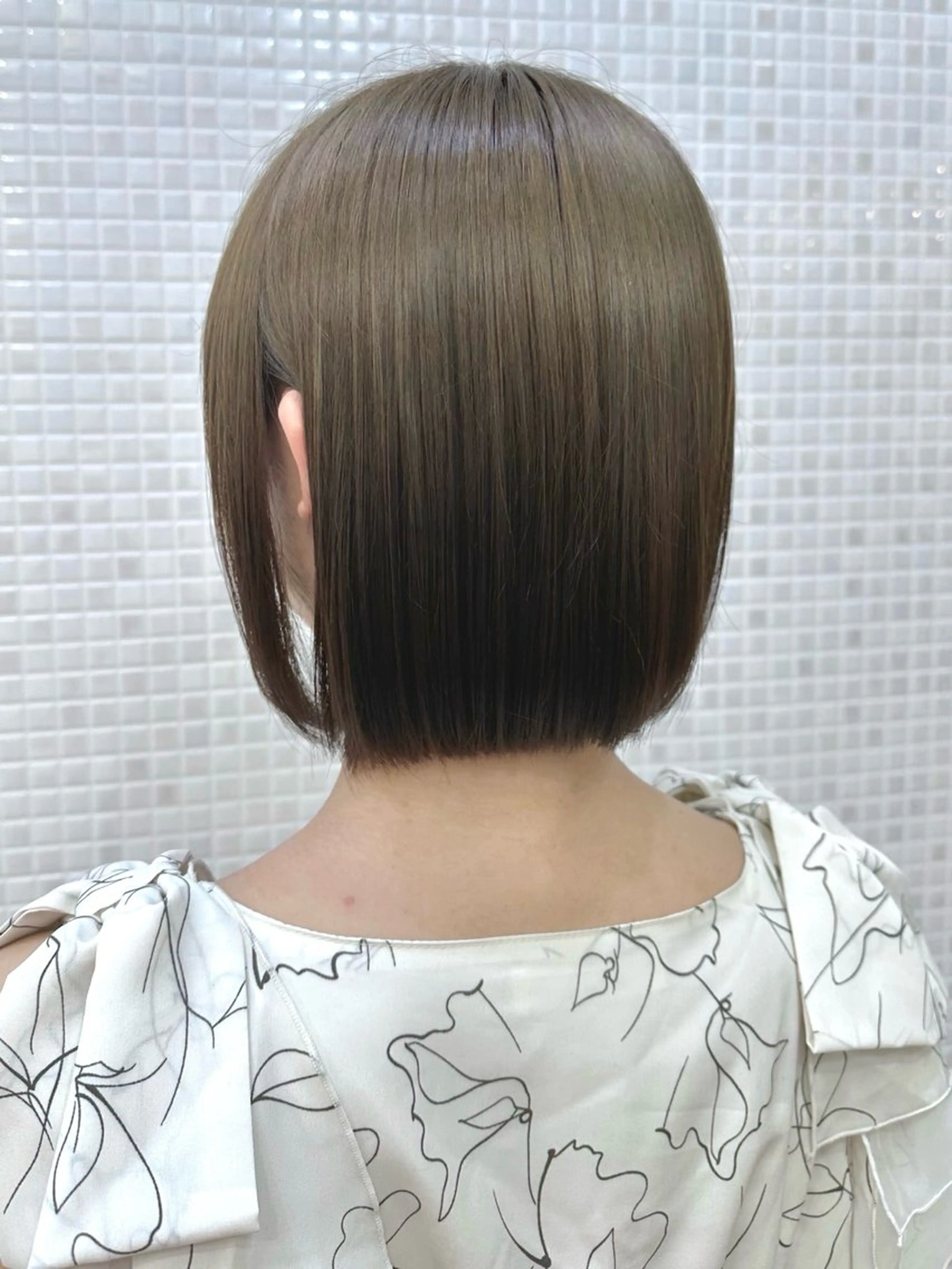 ミディアム カラー 切りっぱなしボブ アッシュ ベージュカラー ボブ 髪質改善・艶髪カラー 🌷miku🌷のヘアスタイル