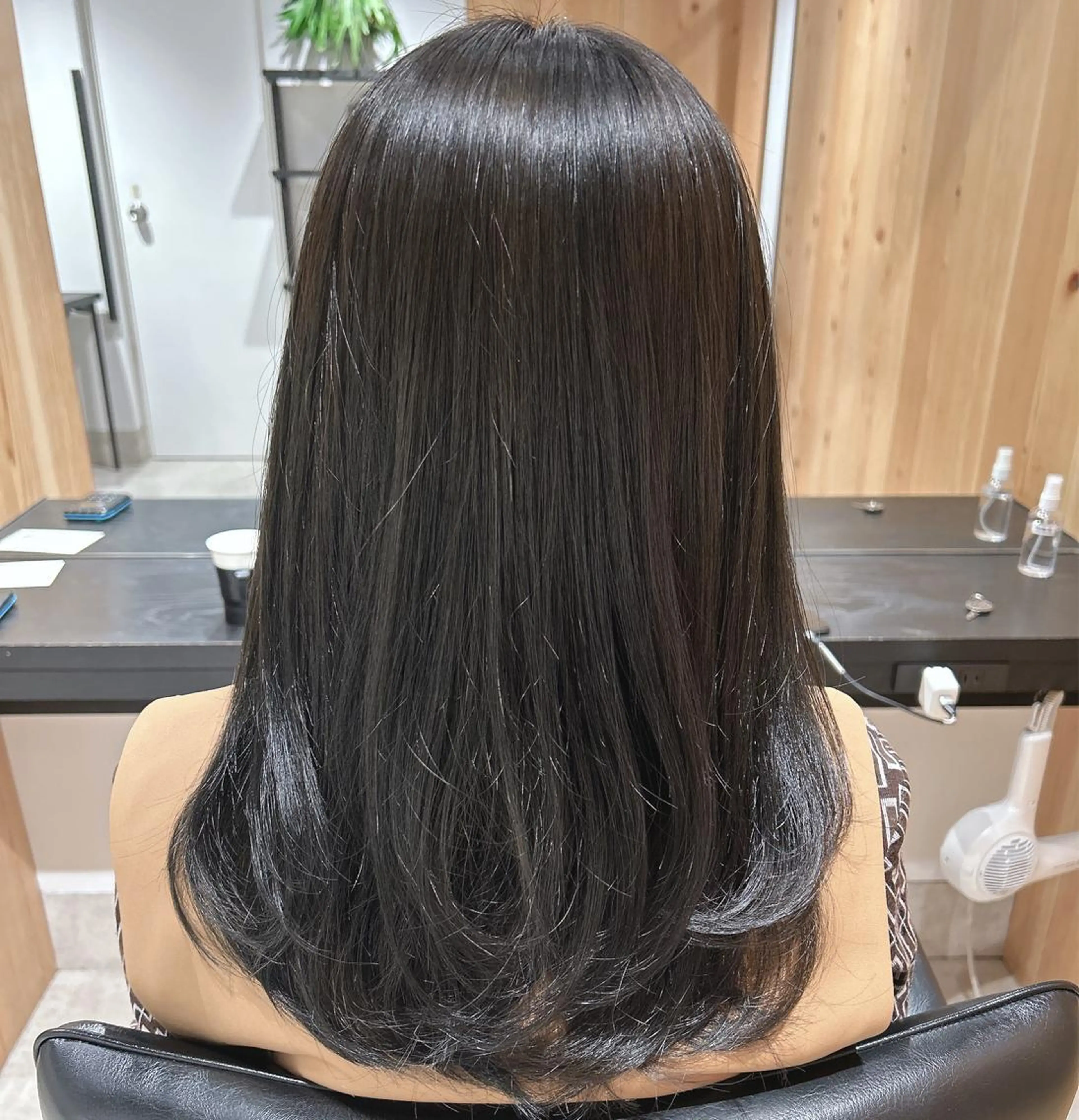 セミロング カラー ベージュカラー オリーブベージュ レイヤーカット カット ヘアカラー トリートメント ヘッドスパ スキバサミを使わない カット🌼唯🌼のヘアスタイル