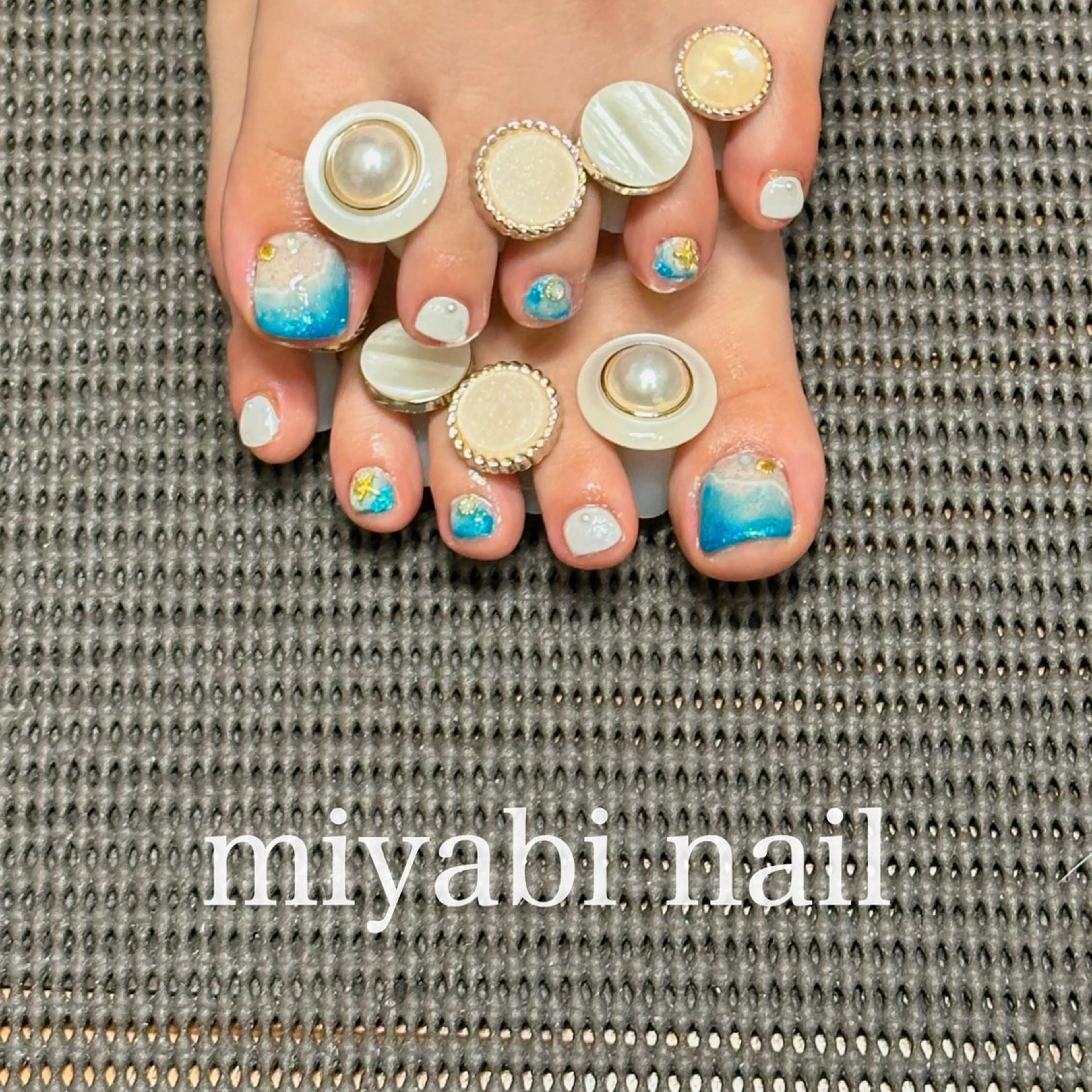 ネイル ブルー 持ち込み ホワイト フットネイル miyabi nail 桂川駅近くのネイルデザイン