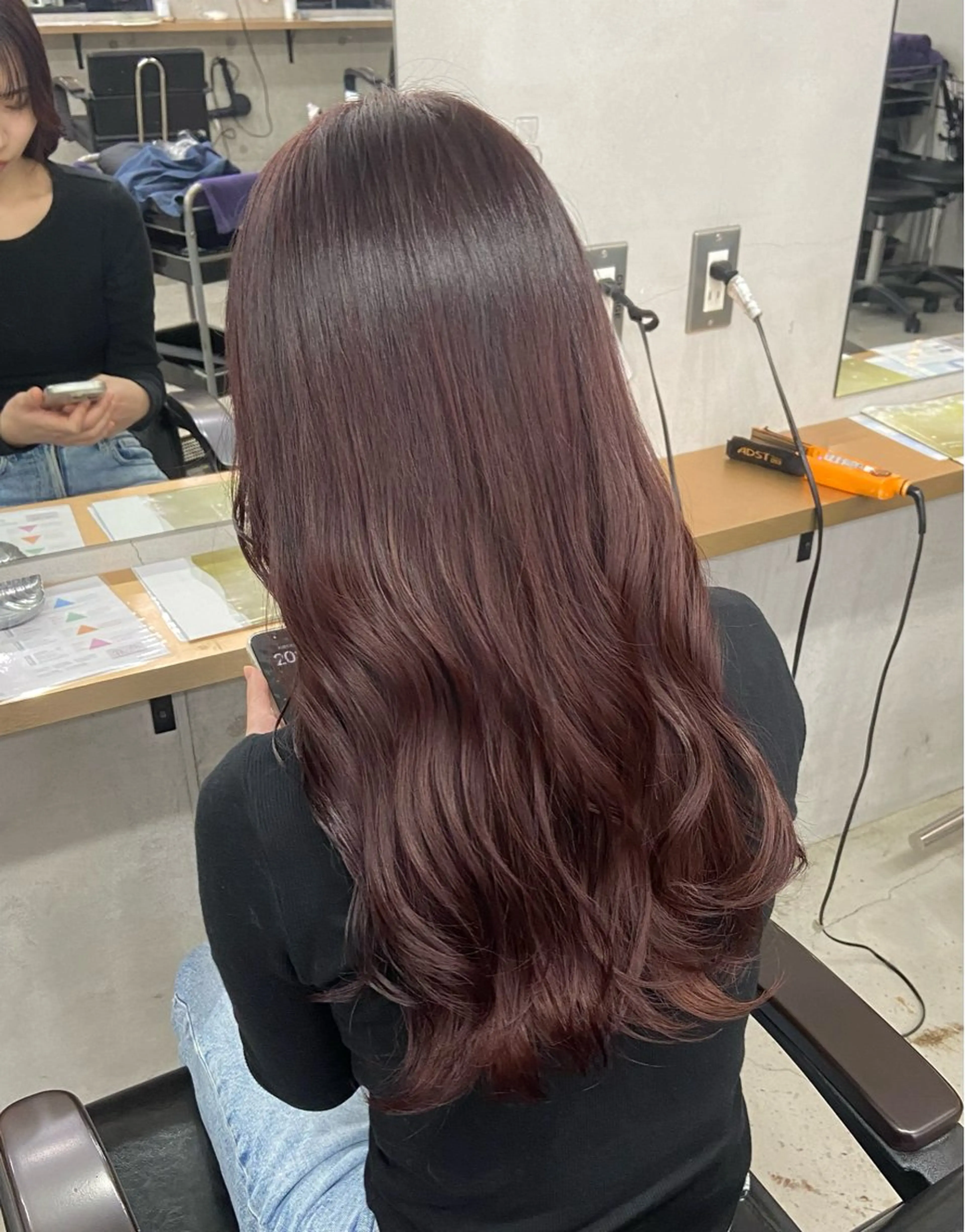 ロング カラー ピンクカラー ヘアカラー 安住 日花のヘアスタイル