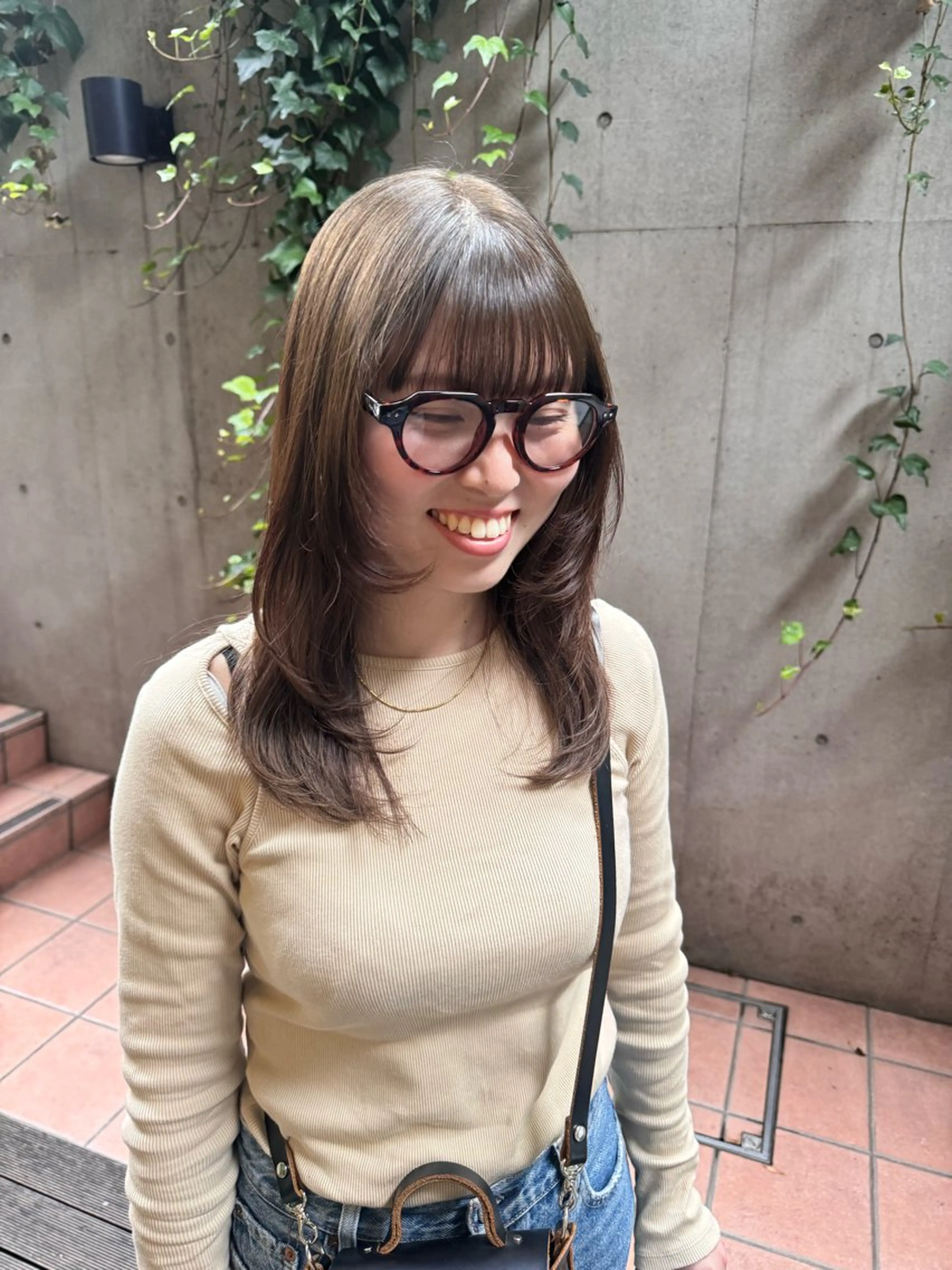 ミディアム カラー レイヤーカット カット ヘアカラー 大橋 芽衣のヘアスタイル