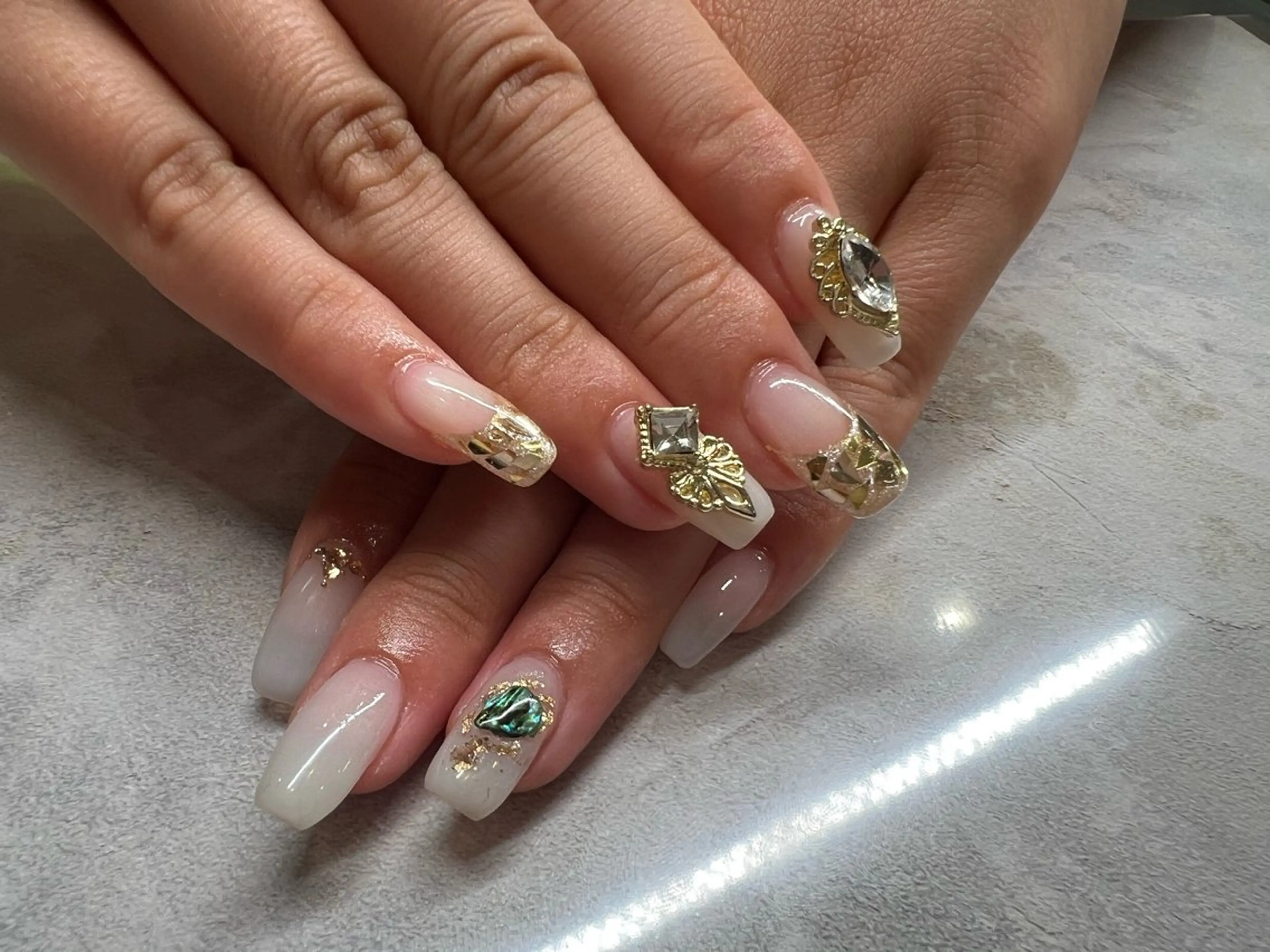 ネイル アートネイル ストーンネイル Ritzy nailのネイルデザイン